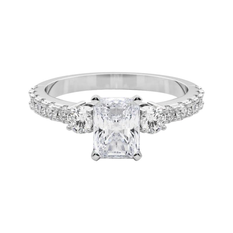 GIA 1,80ct Radiante a tre pietre con gambo di diamante Anello con diamante in oro bianco 18 carati