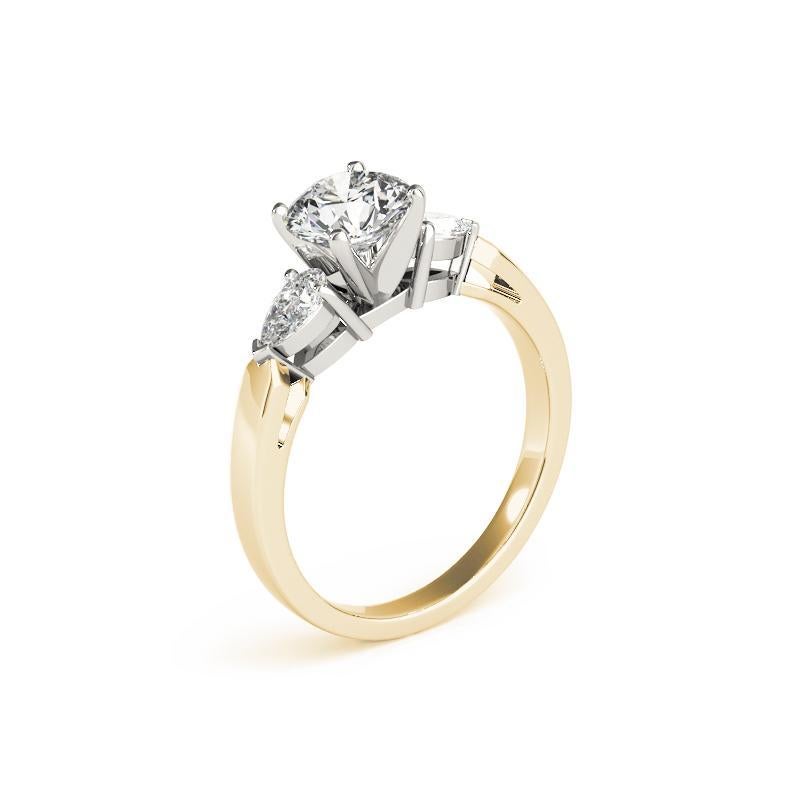 GIA 1.81 Carat Round Three-Stone East-West Pear 18K Yellow Gold Diamond Ring Pour femmes en vente