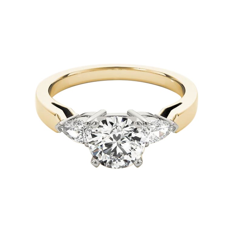 GIA 1.81 Carat Round Three-Stone East-West Pear 18K Yellow Gold Diamond Ring en vente