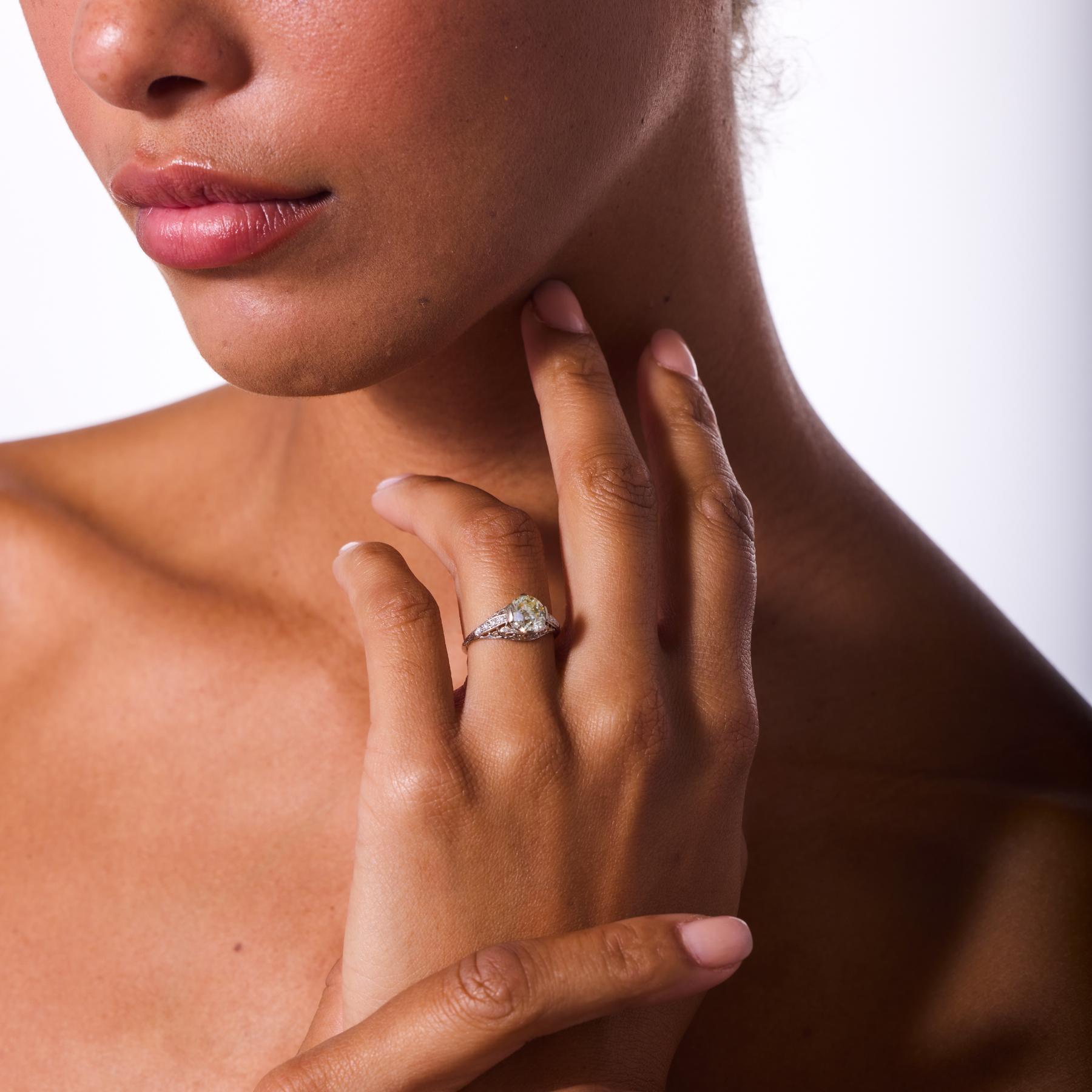 Taille vieille Europe Bague de fiançailles en or blanc 14k GIA 1,82 carat diamant taille européenne ancienne en vente