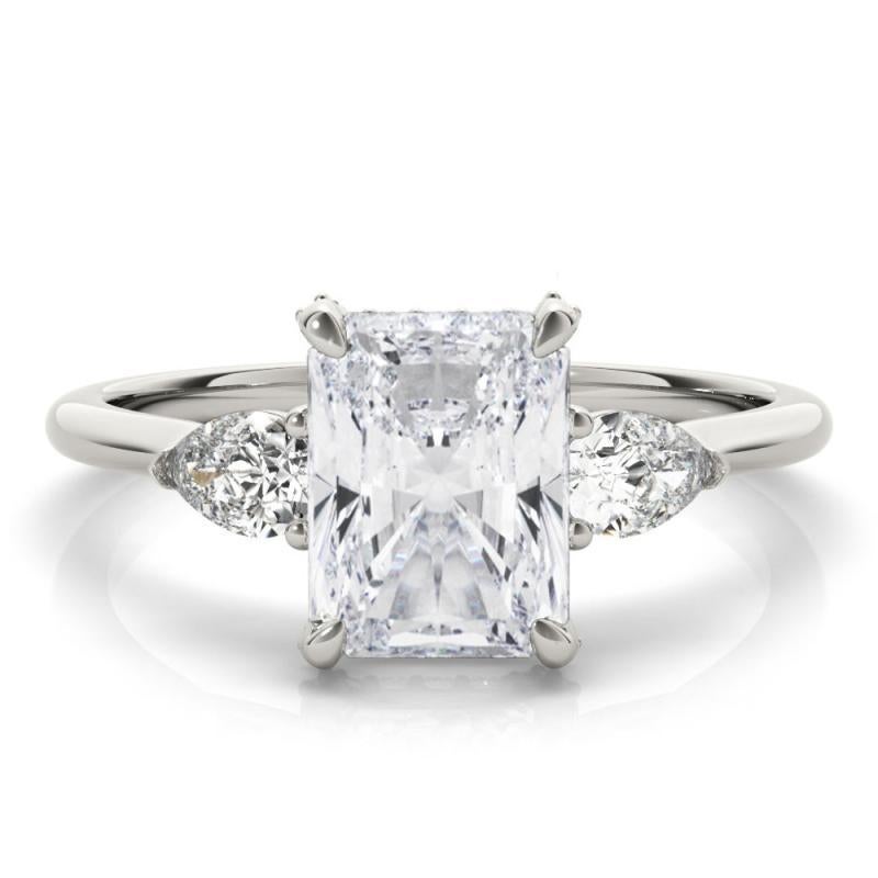 GIA 1.82ct Radiant Three-Stone Decorated Gallery (a Gallery)  Bague en diamant