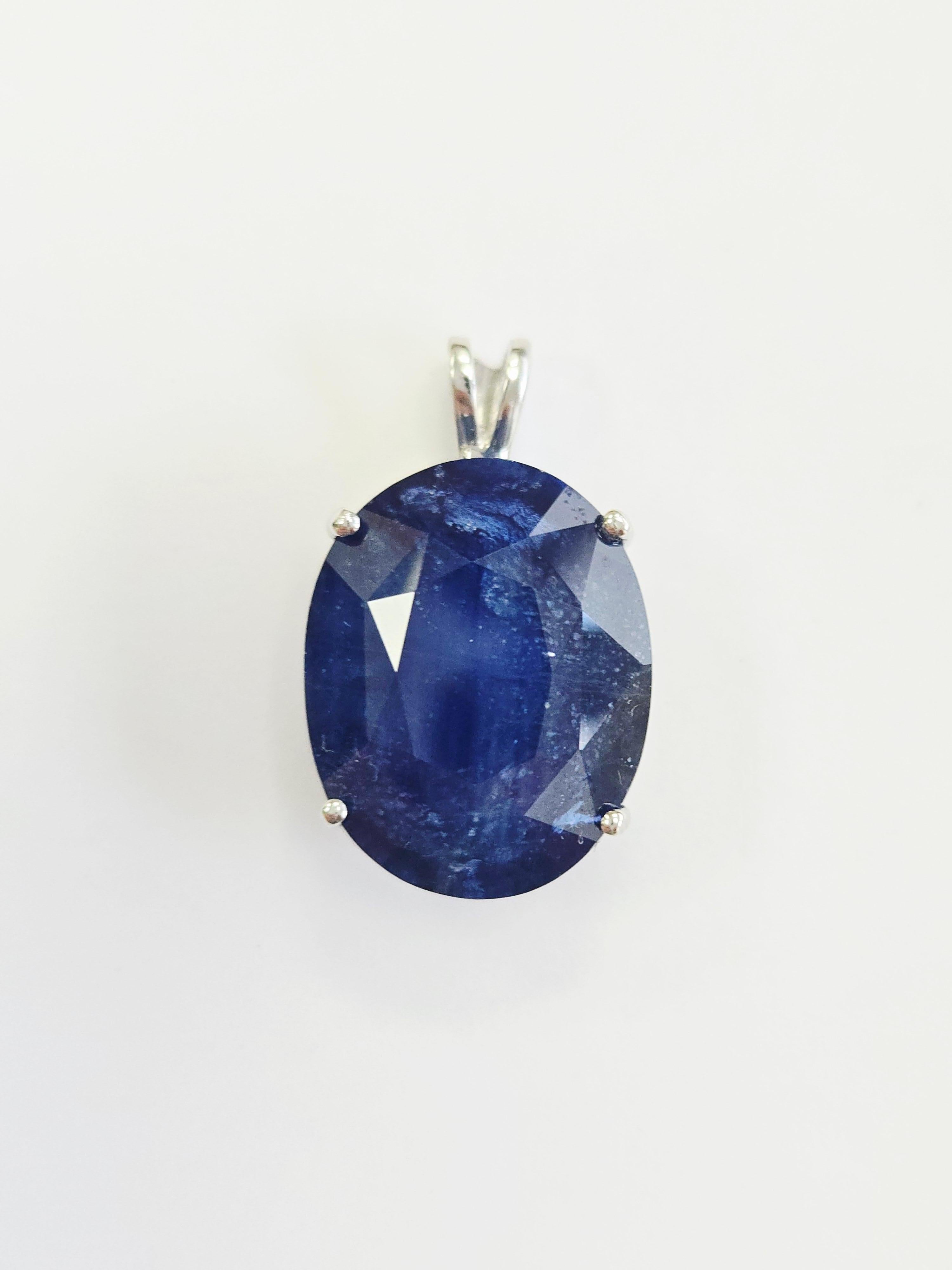 GIA 18,44 carati di zaffiro blu naturale di forma ovale

Riscaldato
Colore e dimensioni splendide
Misure: 17,92 mm x 14,15 mm x 8,74 mm
Questo straordinario zaffiro blu di forma ovale mostra un colore ricco e vibrante che catturerà sicuramente