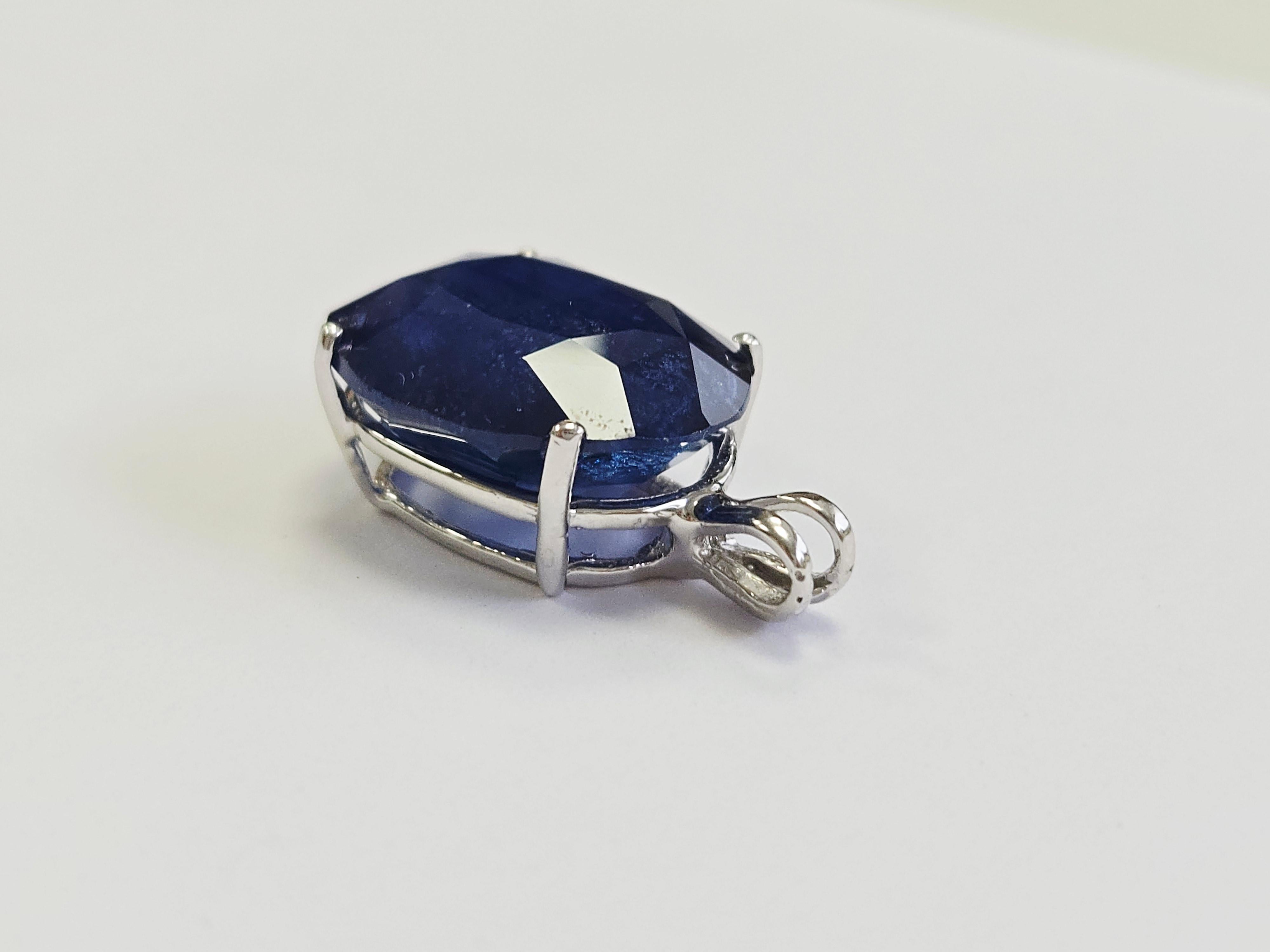 da uomo o donna GIA 18.44 carati di zaffiro blu naturale di forma ovale in vendita