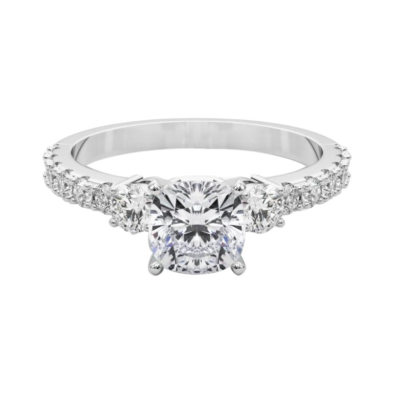 GIA 1.8ct Cushion Three-Stone with Diamond Shank 18K White Gold Diamond Ring (bague en or blanc à diamants de 1.8ct)