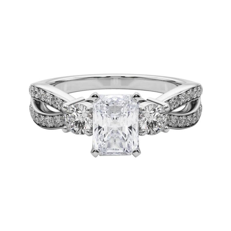 GIA 1.8ct Radiant Three-Stone Split Shank Pave 18K White Gold Diamond Ring (Bague à trois pierres rayonnantes en or blanc 18K)