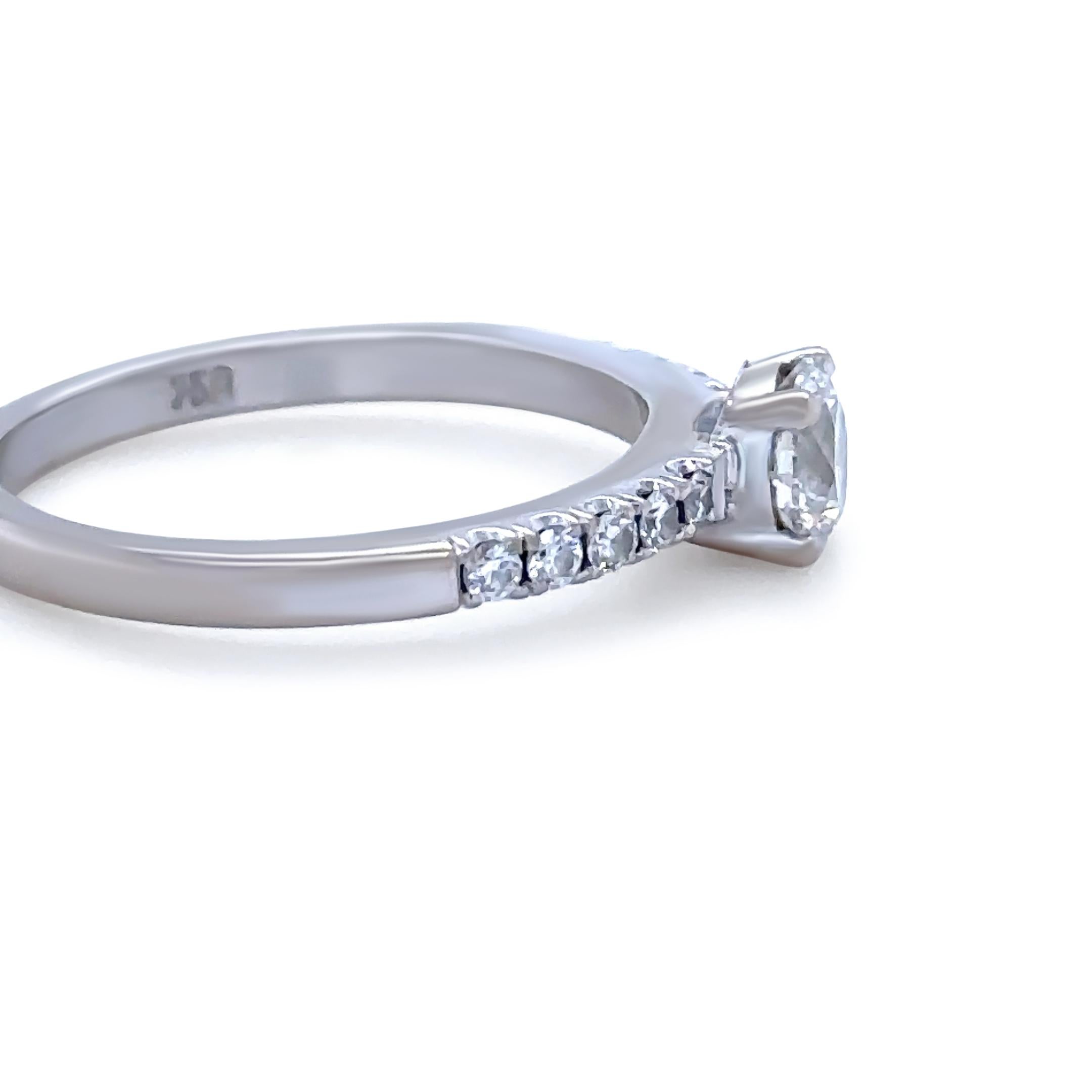 Taille ronde GIA Bague de fiançailles en or blanc 18ct avec diamant 0.68ct en vente