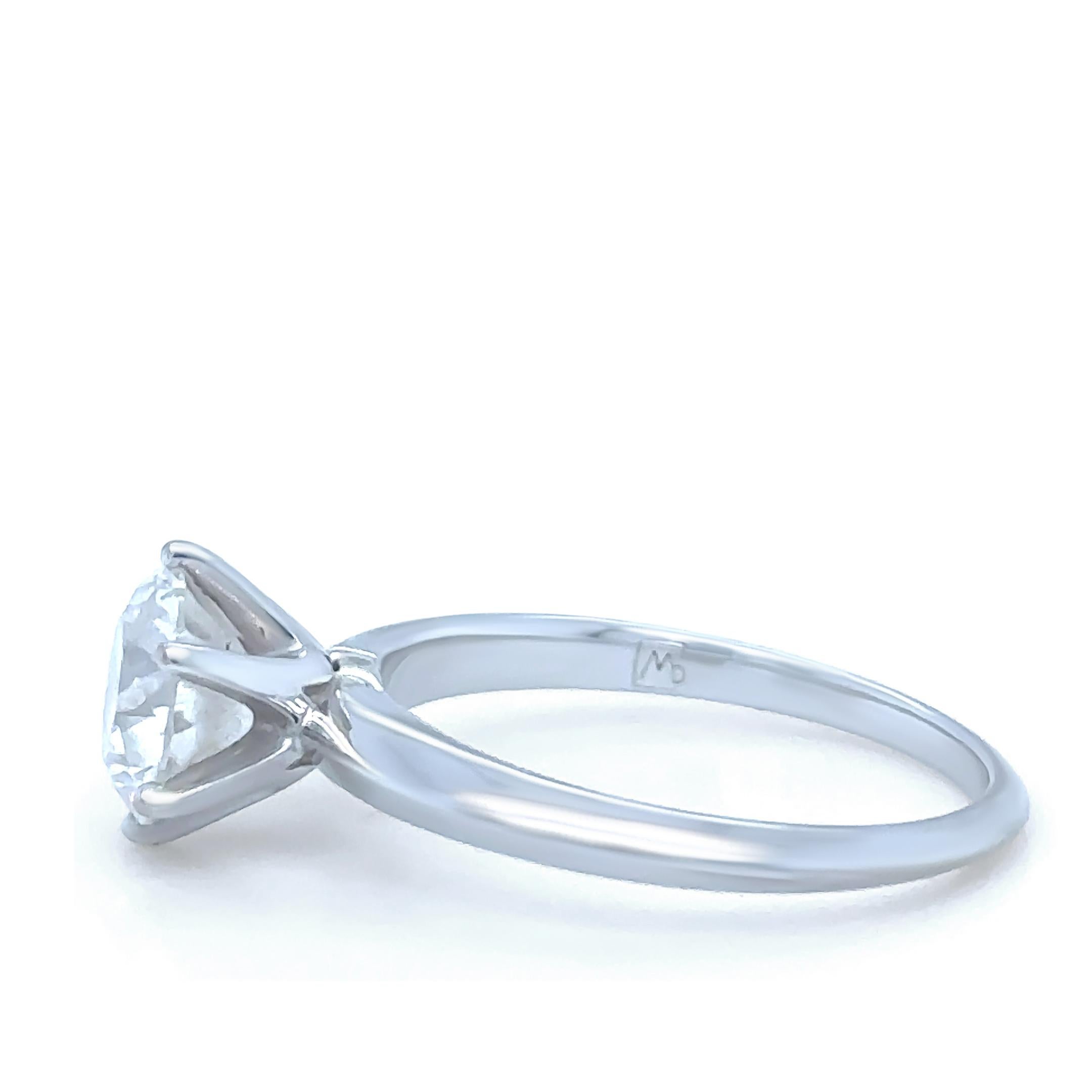 Taglio rotondo Anello di fidanzamento con diamanti taglio Brilliante rotondo in oro bianco GIA 18ct 1,50ct in vendita