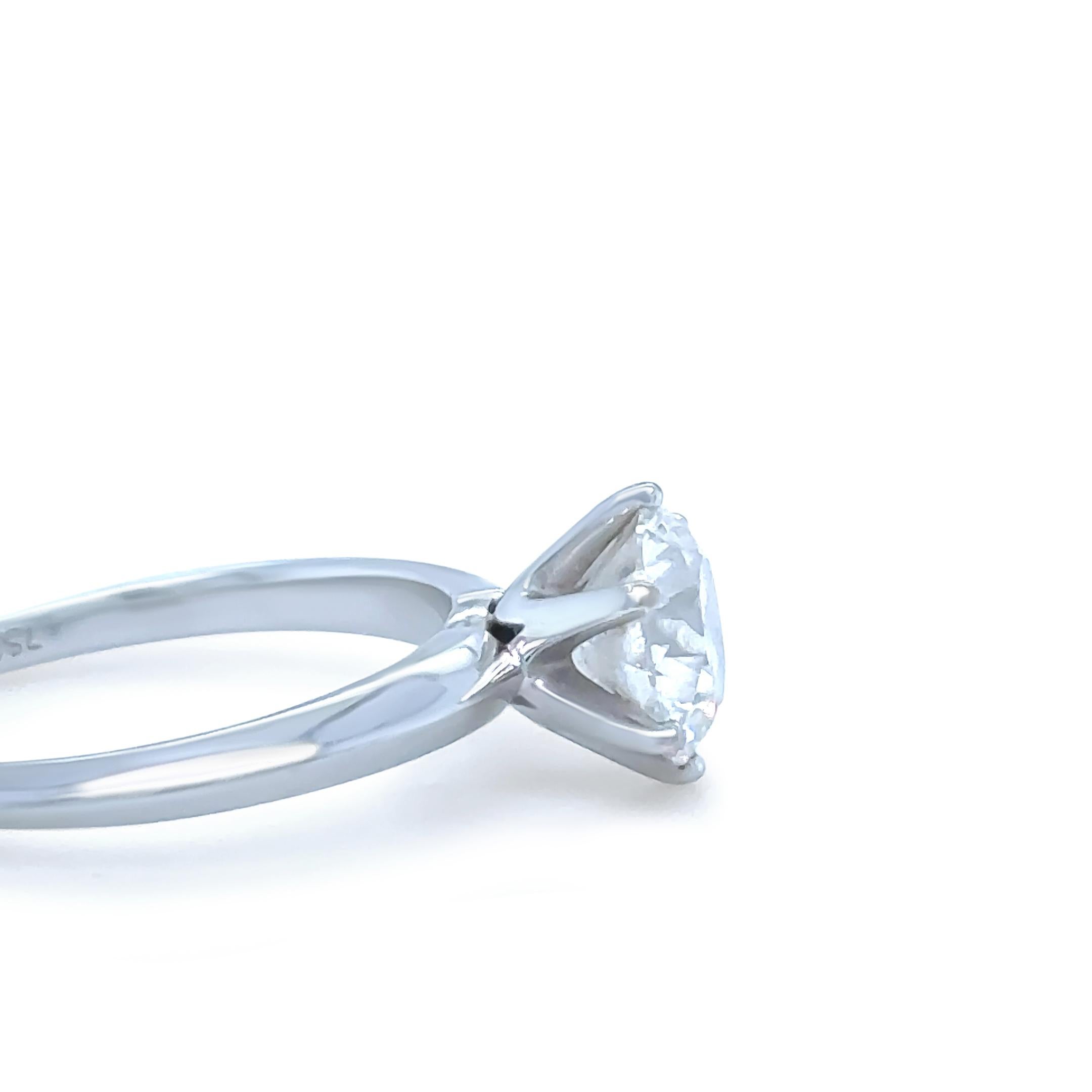 Anello di fidanzamento con diamanti taglio Brilliante rotondo in oro bianco GIA 18ct 1,50ct in vendita 1
