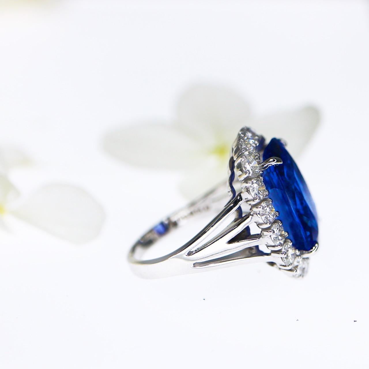 Contemporary GIA 18K 10.26 ct Royal Blue Sapphire Antique Art Deco Engagement Ring For Sale