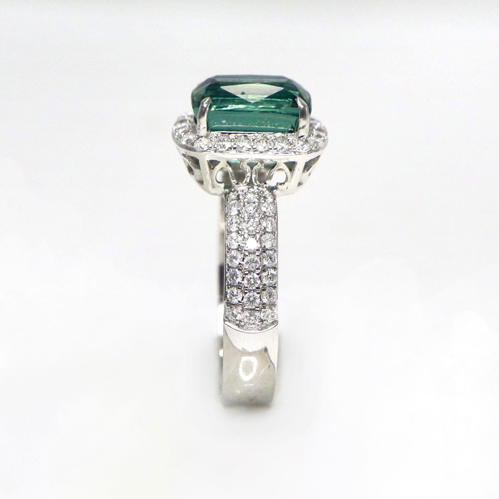 GIA 18K 3,01 ct  Turmalina natural azulada Gree Diamantes Anillo de compromiso antiguo en venta 1