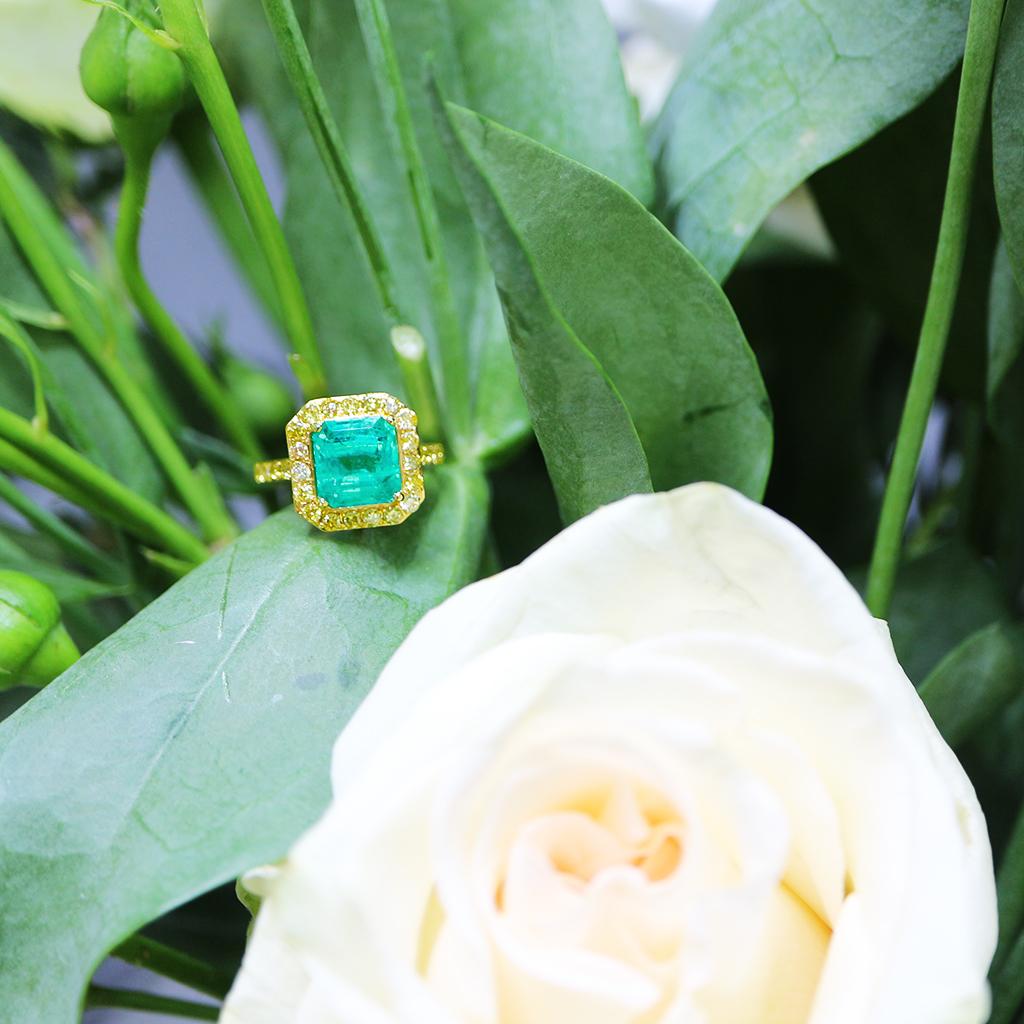 Women's *Sale* GIA 18k 3.45 Ct Rarest No Oiled Emerald Art Deco Style Engagement Ring For Sale