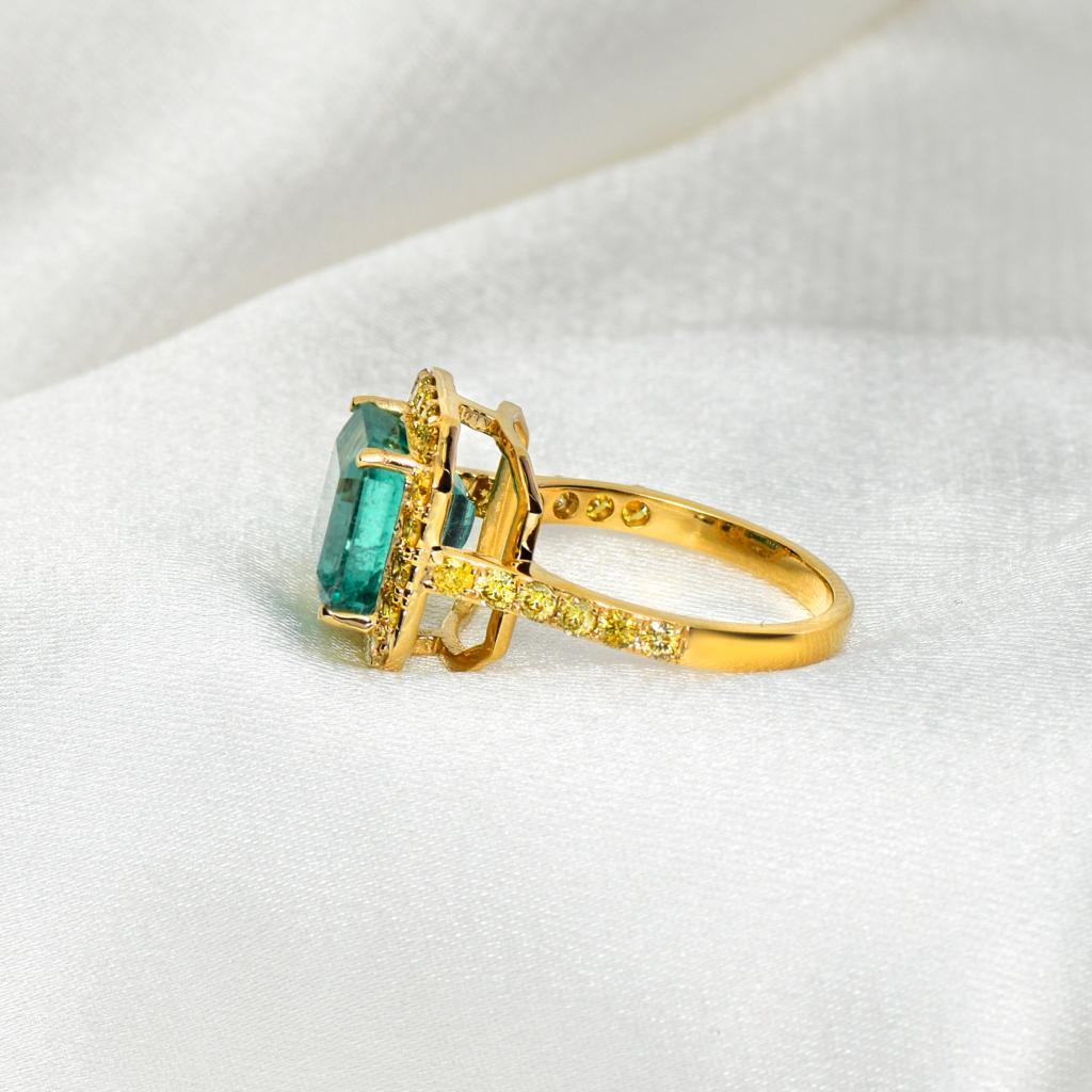 GIA 3.45 Ct 18K White Gold Natural No Oiled Emerald Engagement Ring For Sale 2