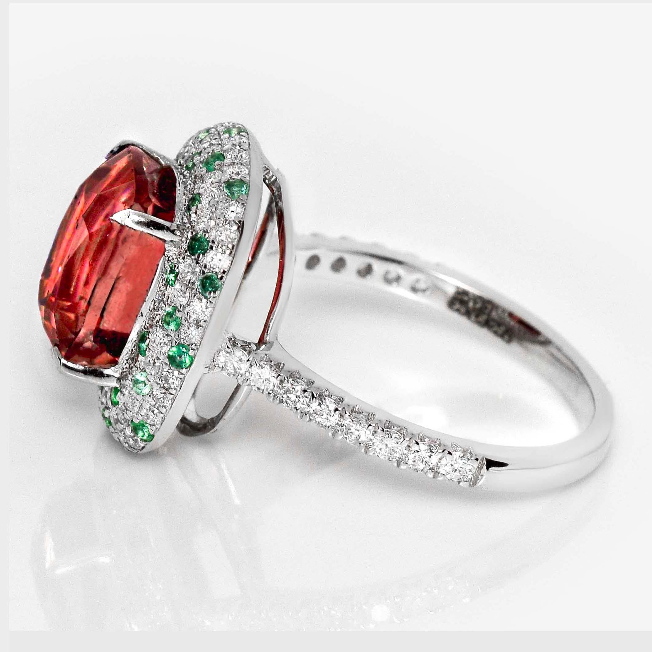 Taglio cuscino GIA 18K 4,69 ct  Anello di fidanzamento antico con diamanti di tormalina rosa Nature Vivid Diamonds in vendita