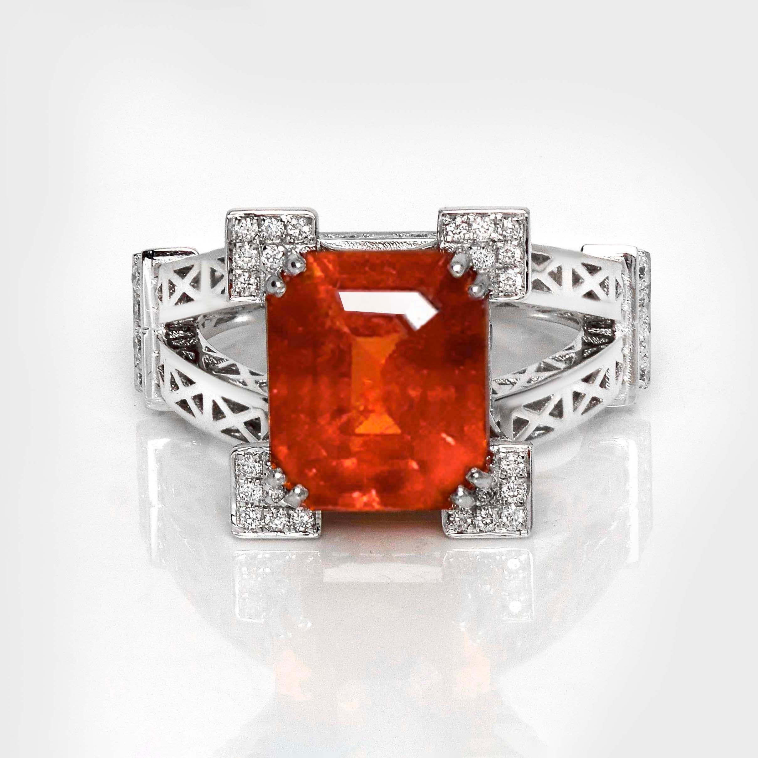 GIA 18K 7,02 Karat Antiker Verlobungsring mit natürlichem Fanta-Granat und Diamanten (Smaragdschliff)