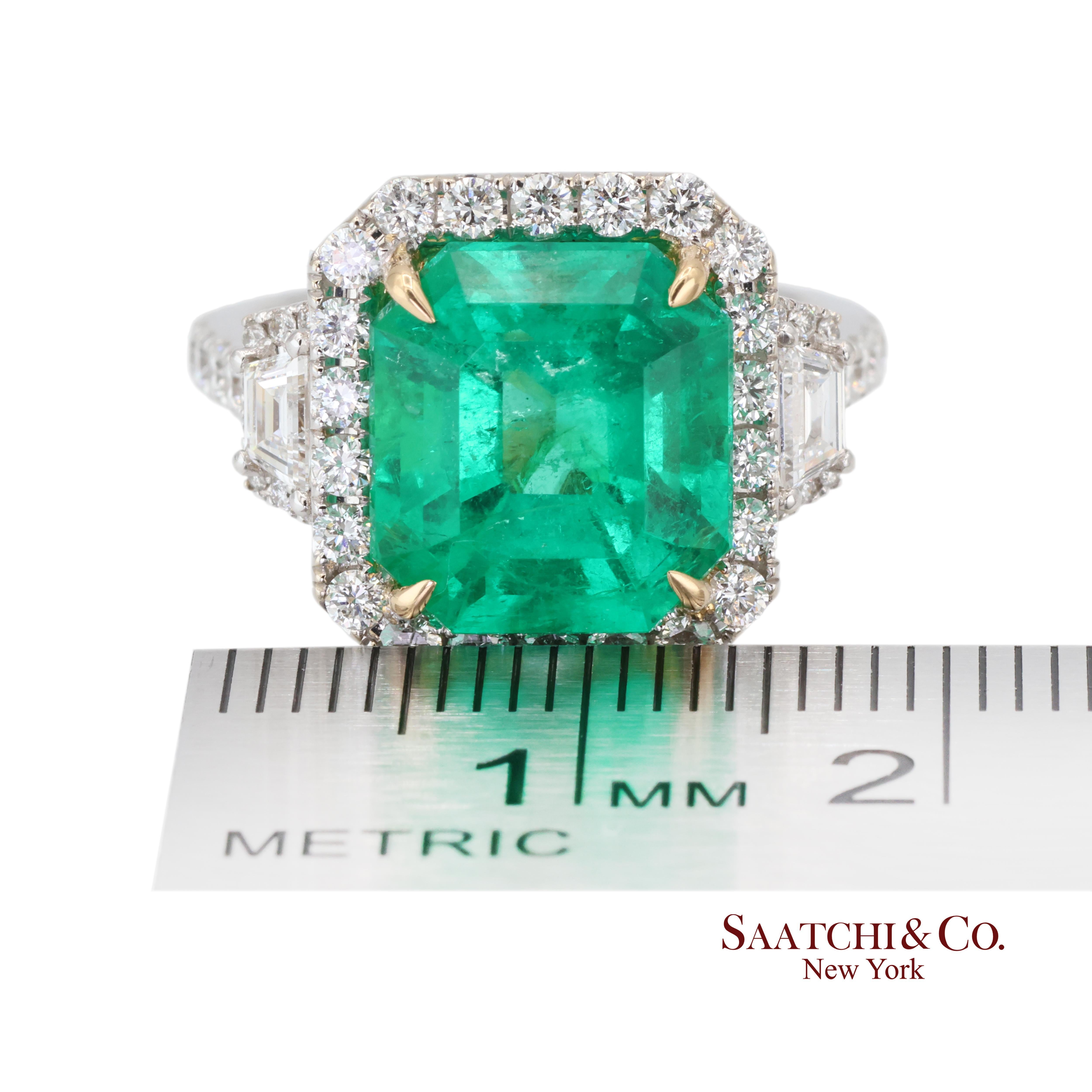 GIA Bague en or blanc 18k 750 émeraude colombienne naturelle et diamant naturel en vente 5