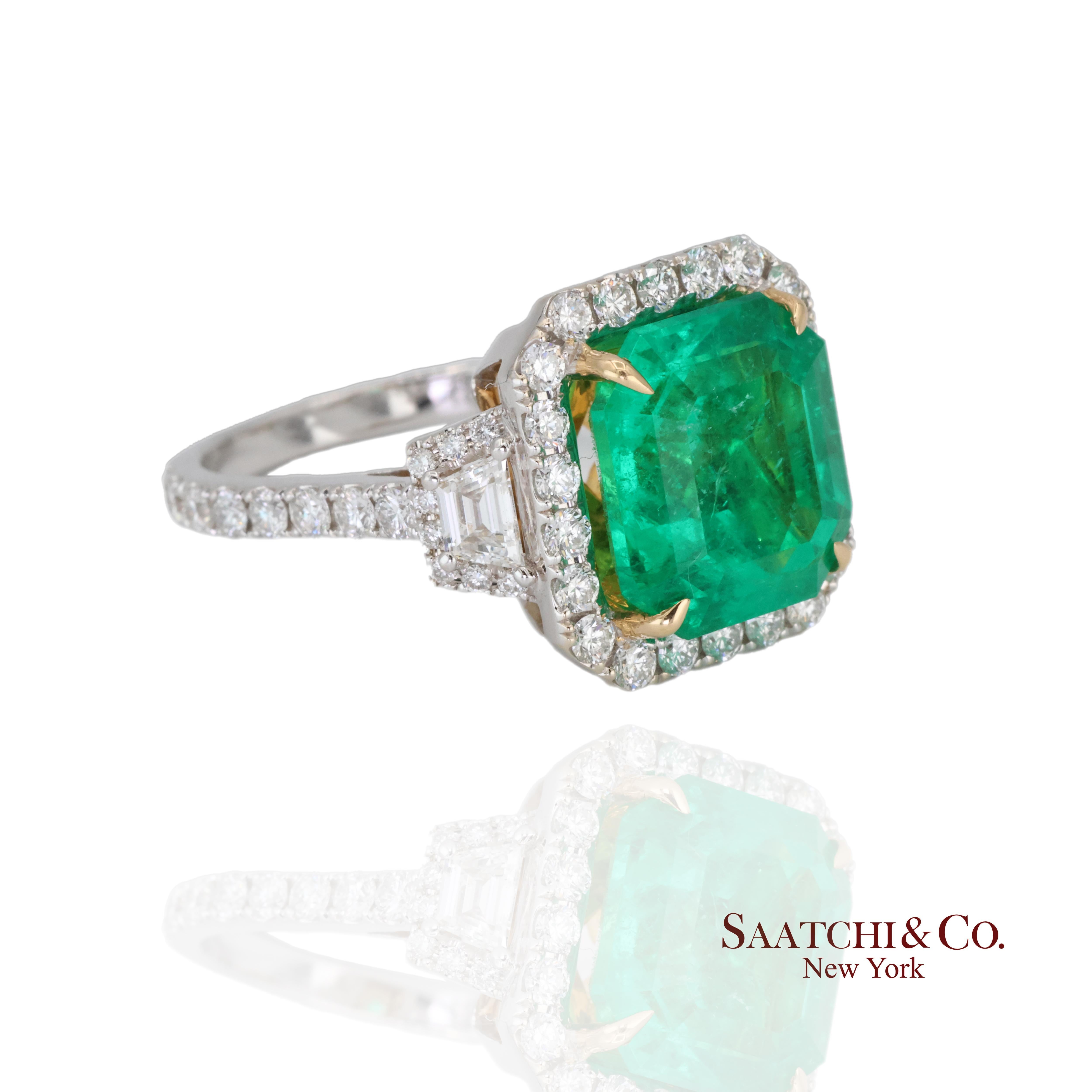 Contemporain GIA Bague en or blanc 18k 750 émeraude colombienne naturelle et diamant naturel en vente