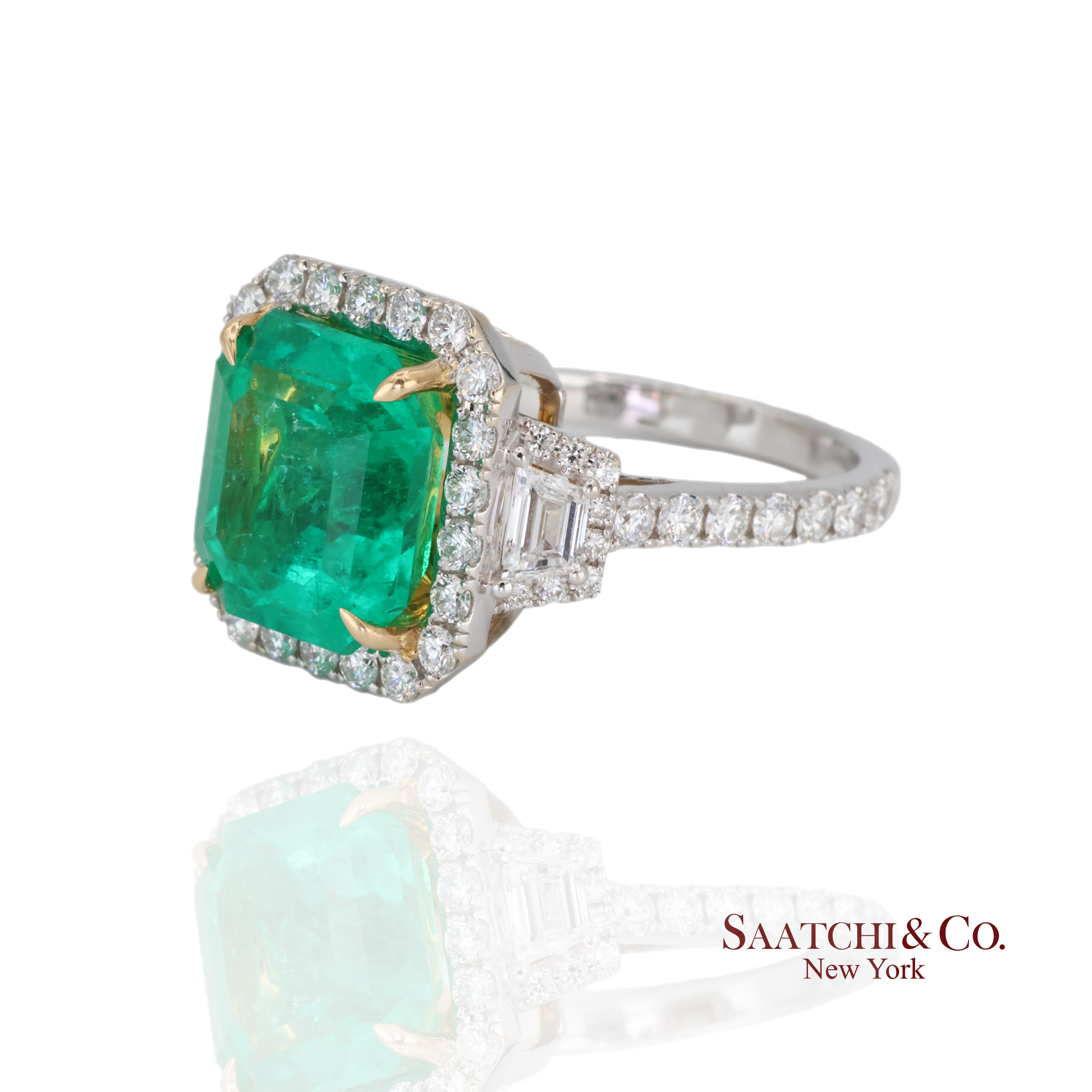 Taille émeraude GIA Bague en or blanc 18k 750 émeraude colombienne naturelle et diamant naturel en vente