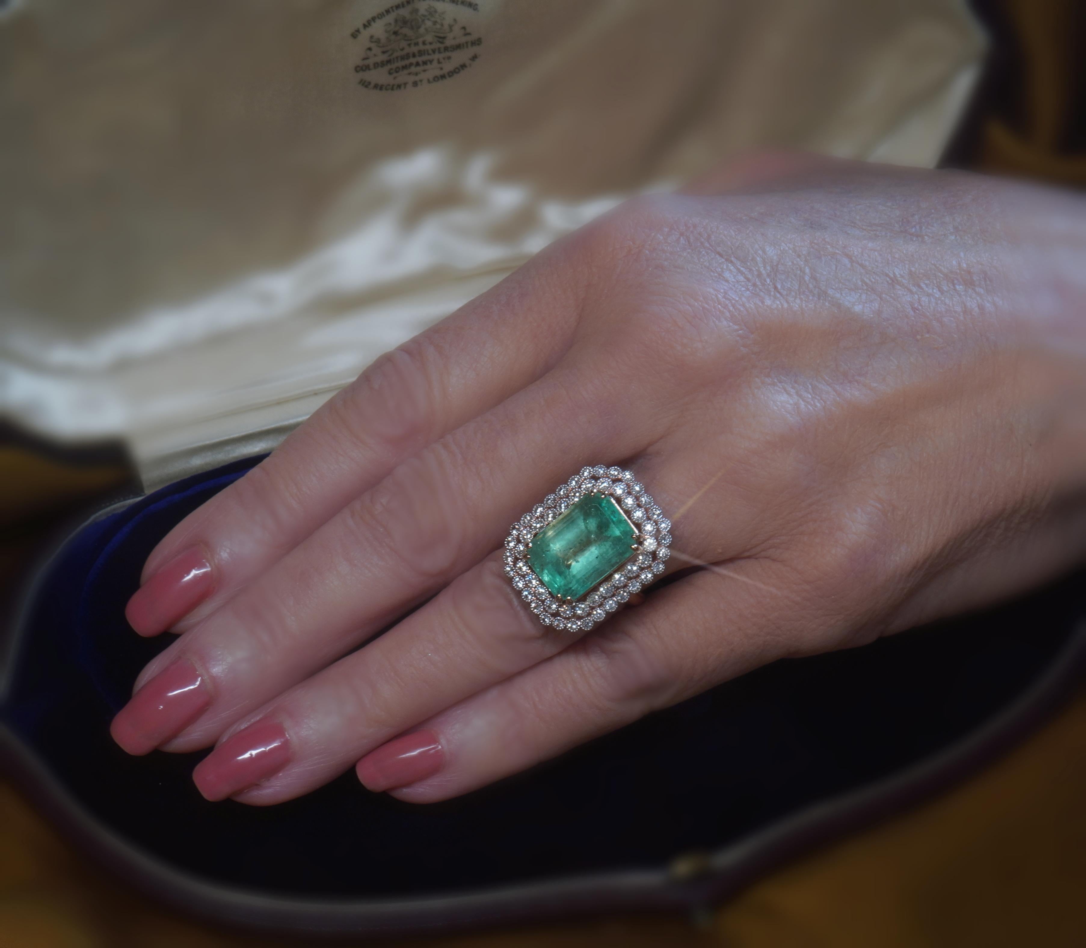 Old South Jewels proudly presents...VINTAGE LUXURY.     TIFFANY & CO HUGE 18K GIA CERTIFIED COLUMBIAN EMERALD DIAMOND 12.16 CARAT RING!   VINTAGE GLOWING 10.76 CARAT TRANSPARENT NATURAL COLUMBIAN EMERALD.    CROWNED WITH VS SPARKLING WHITE EYE CLEAN