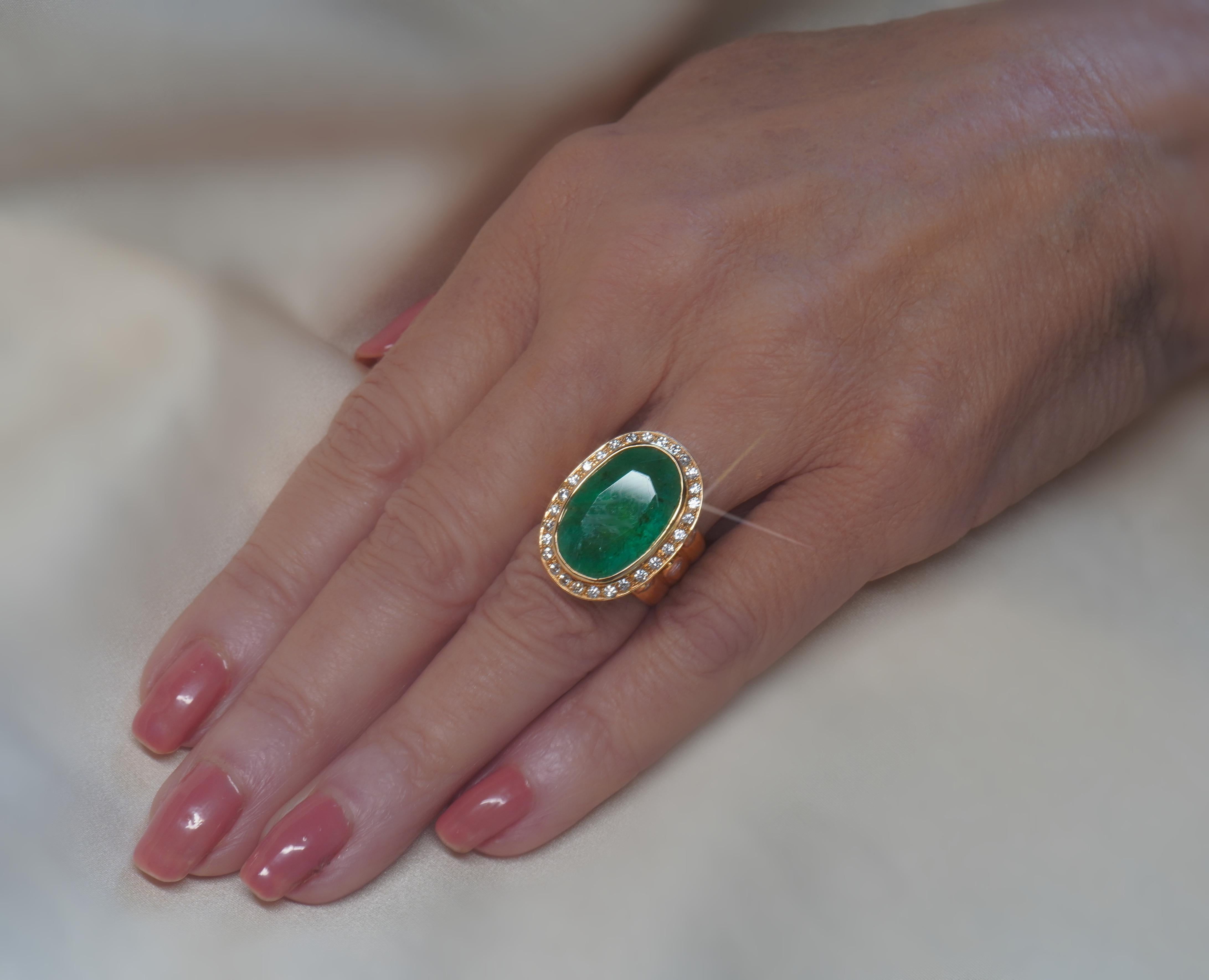 Oval Cut GIA 18K Green Emerald Diamond Ring Certified Huge VS Marquise Vintage 14.63 Cts For Sale
