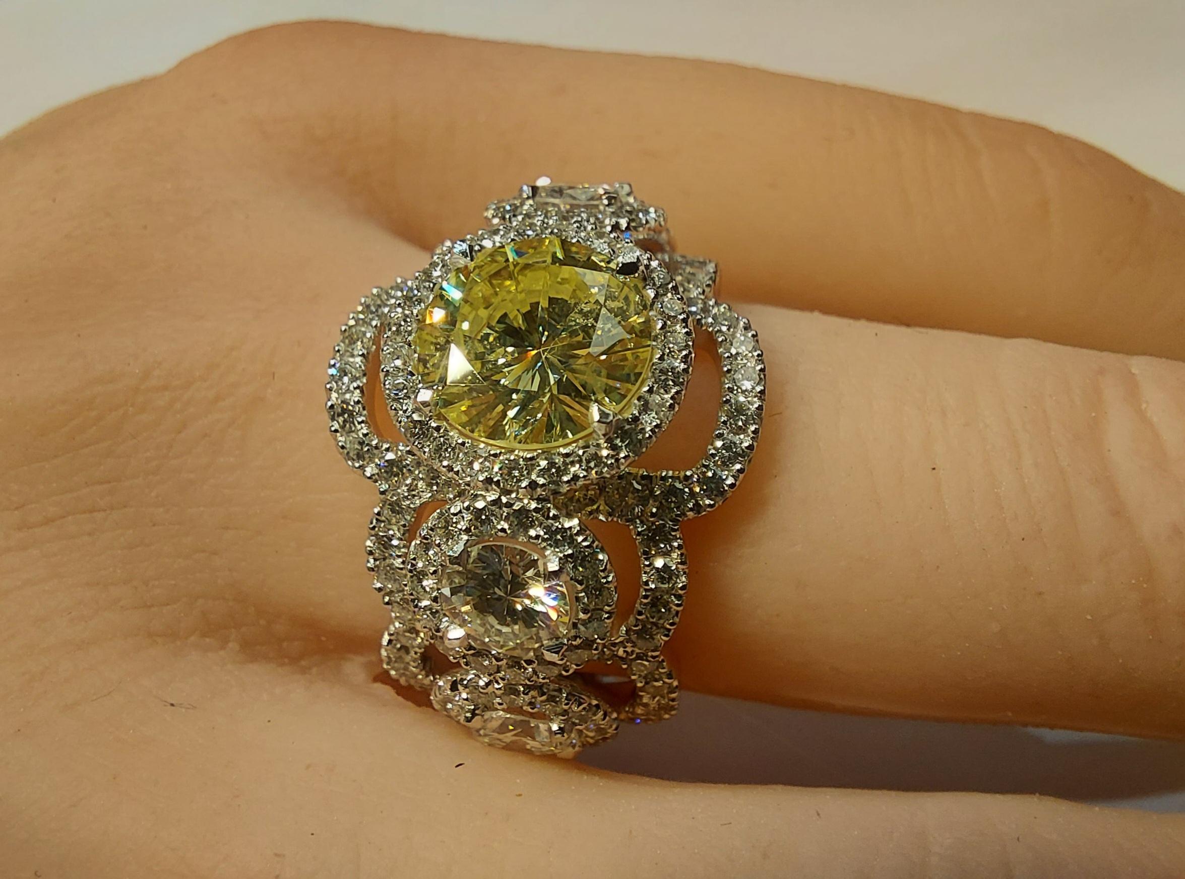 Women's or Men's GIA 18kt White Gold Ring 2ct Fancy Yellow Diamond & 4.2 Ct Surrounding Diamonds For Sale
