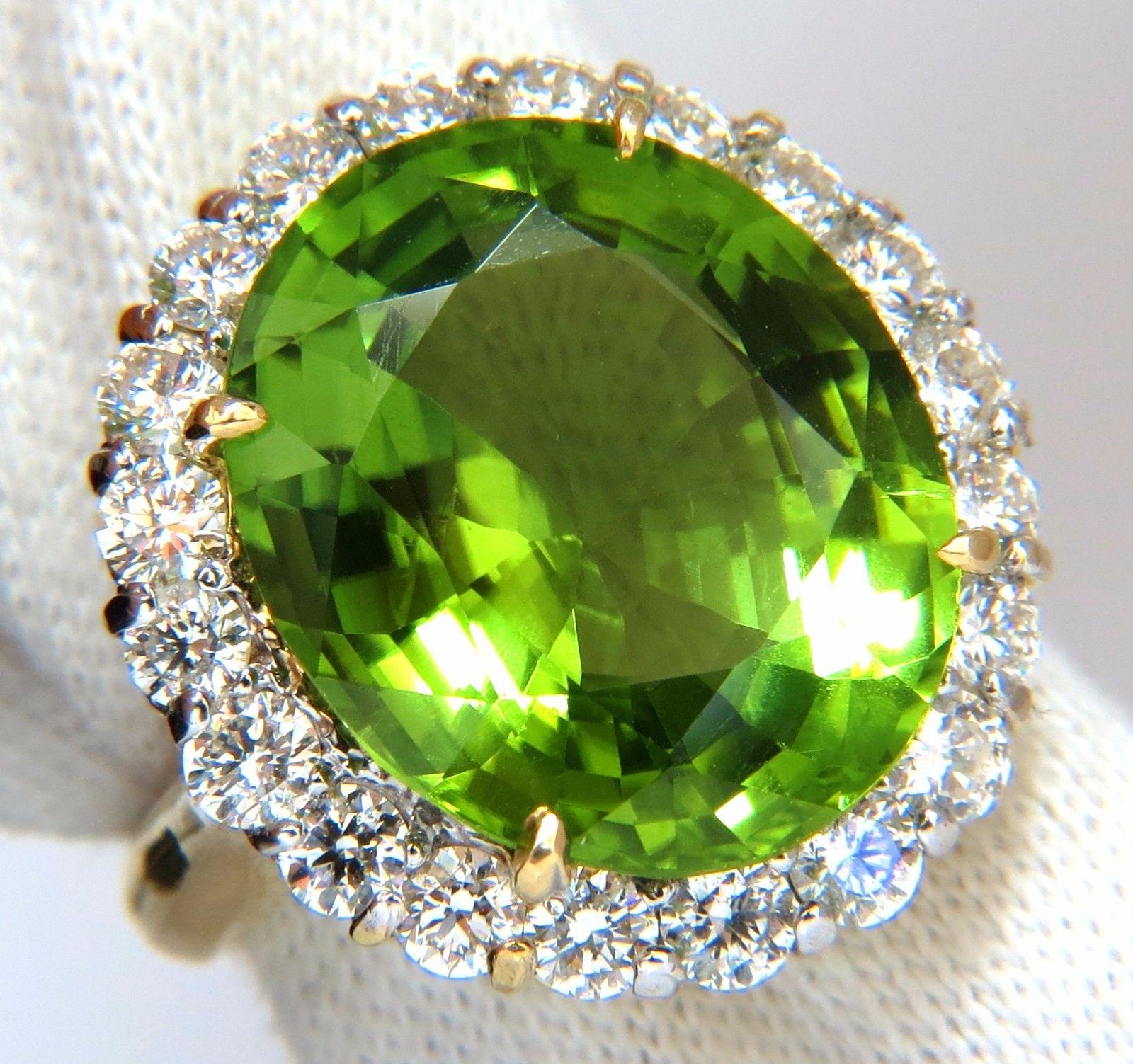 GIA 19.89 Carat Natural Vivid Green Oval Peridot Diamond Ring Halo 18 Karat In New Condition In New York, NY