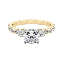 GIA 1ct Cuscino a tre pietre con gambo di diamante Anello con diamante in oro giallo 18K