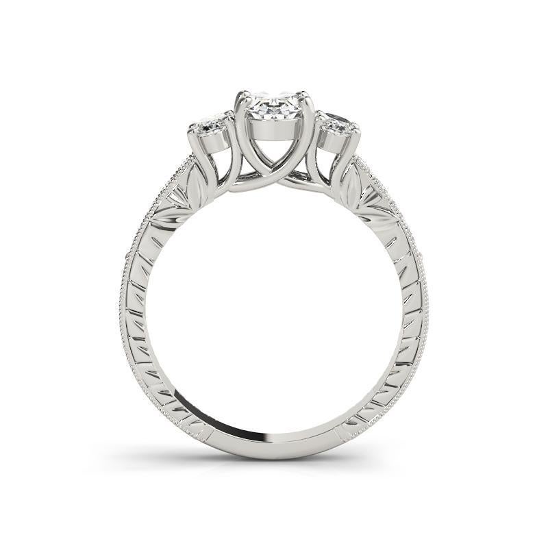 GIA 1ct ovale a tre pietre inciso su canale  Anello con diamante In condizioni Nuovo in vendita a New York, NY