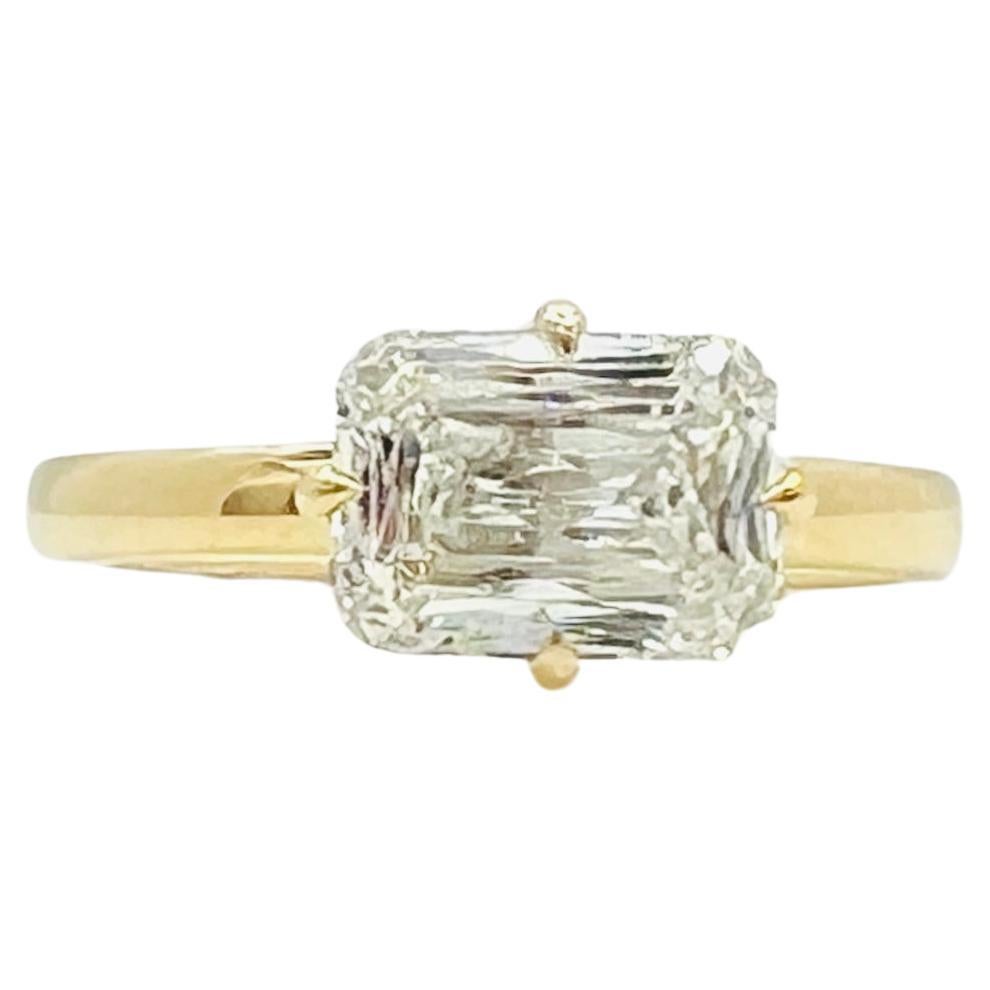 GIA 2 Carat Crisscut Diamond Solitaire East West Ring en or jaune 18K en vente