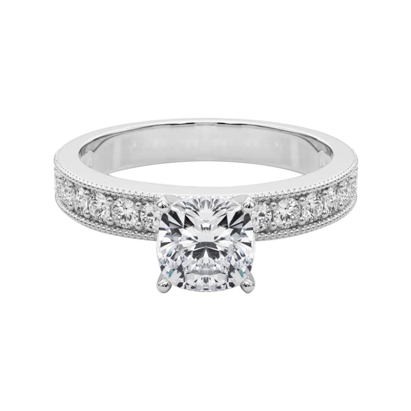 GIA 2 Carati a Cuscino Vintage con Canale Milgrain  Anello con diamante in vendita