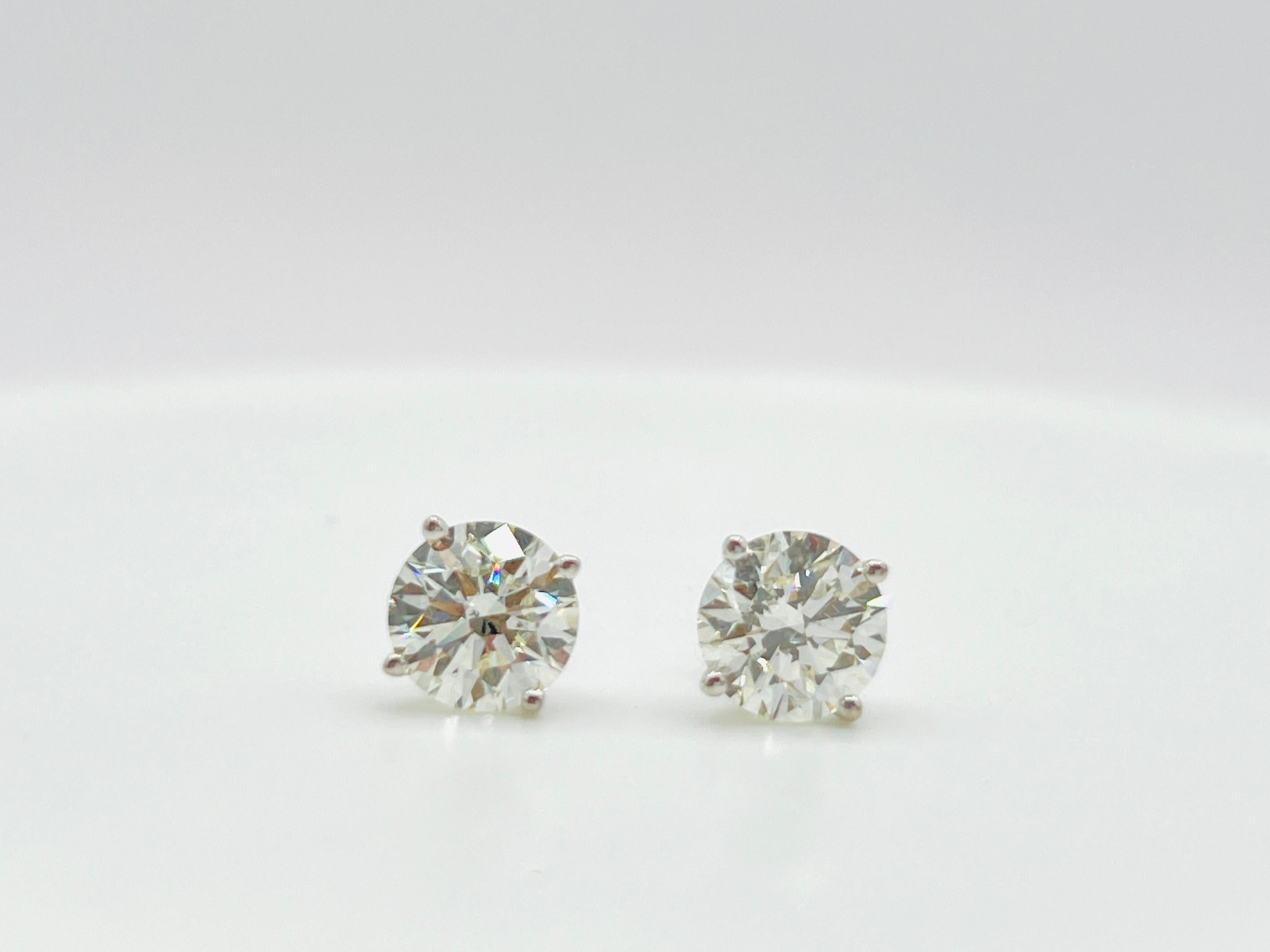 GIA - Boucles d'oreilles en or blanc 18 carats, diamant blanc rond de 2 carats chacune en vente 2