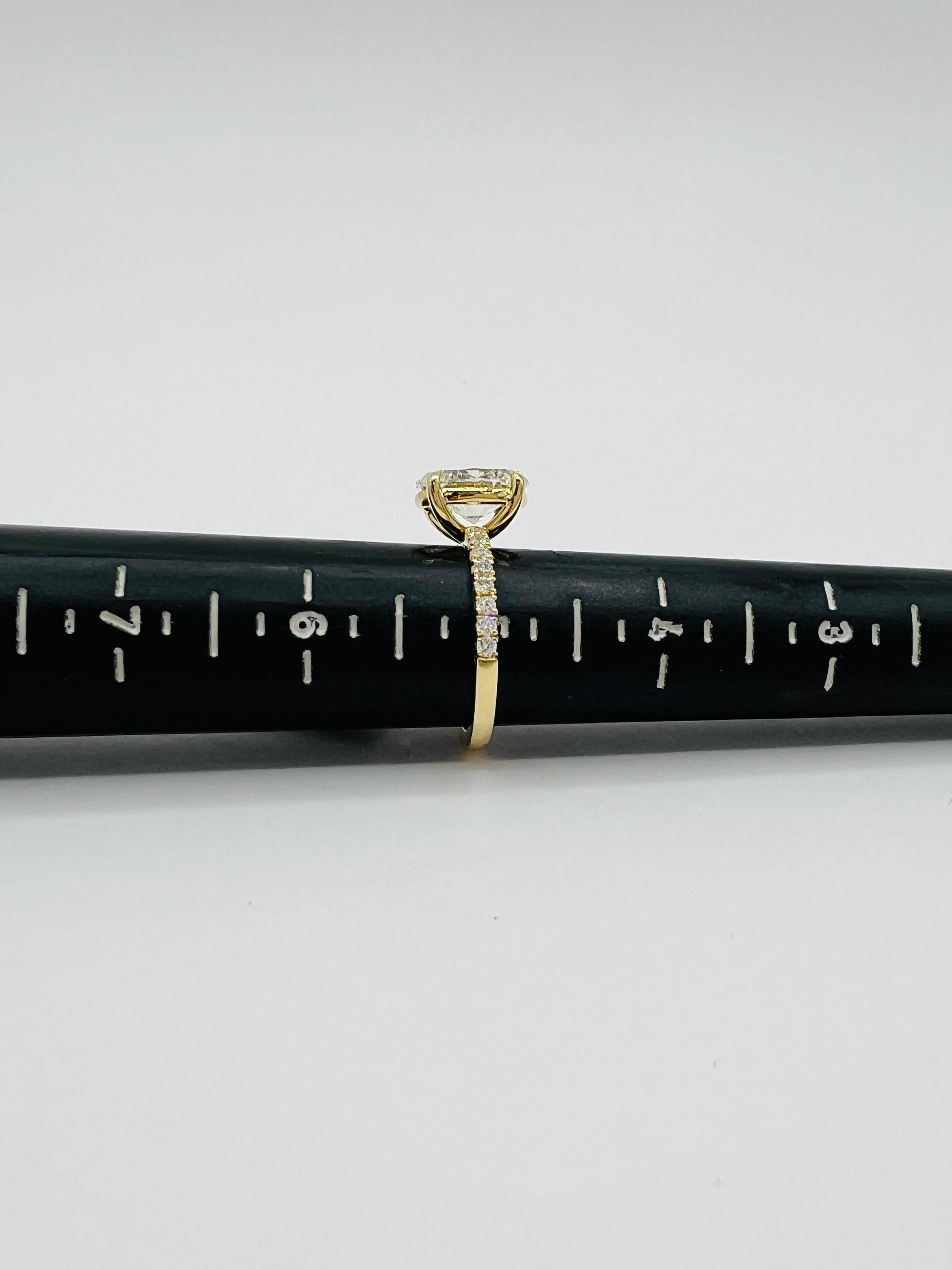 GIA 2 Carat White Diamond Oval Ring in 18K Yellow Gold For Sale 2