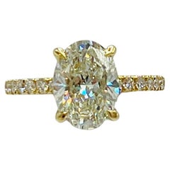 GIA Anillo ovalado de diamantes blancos de 2 quilates en oro amarillo de 18 quilates