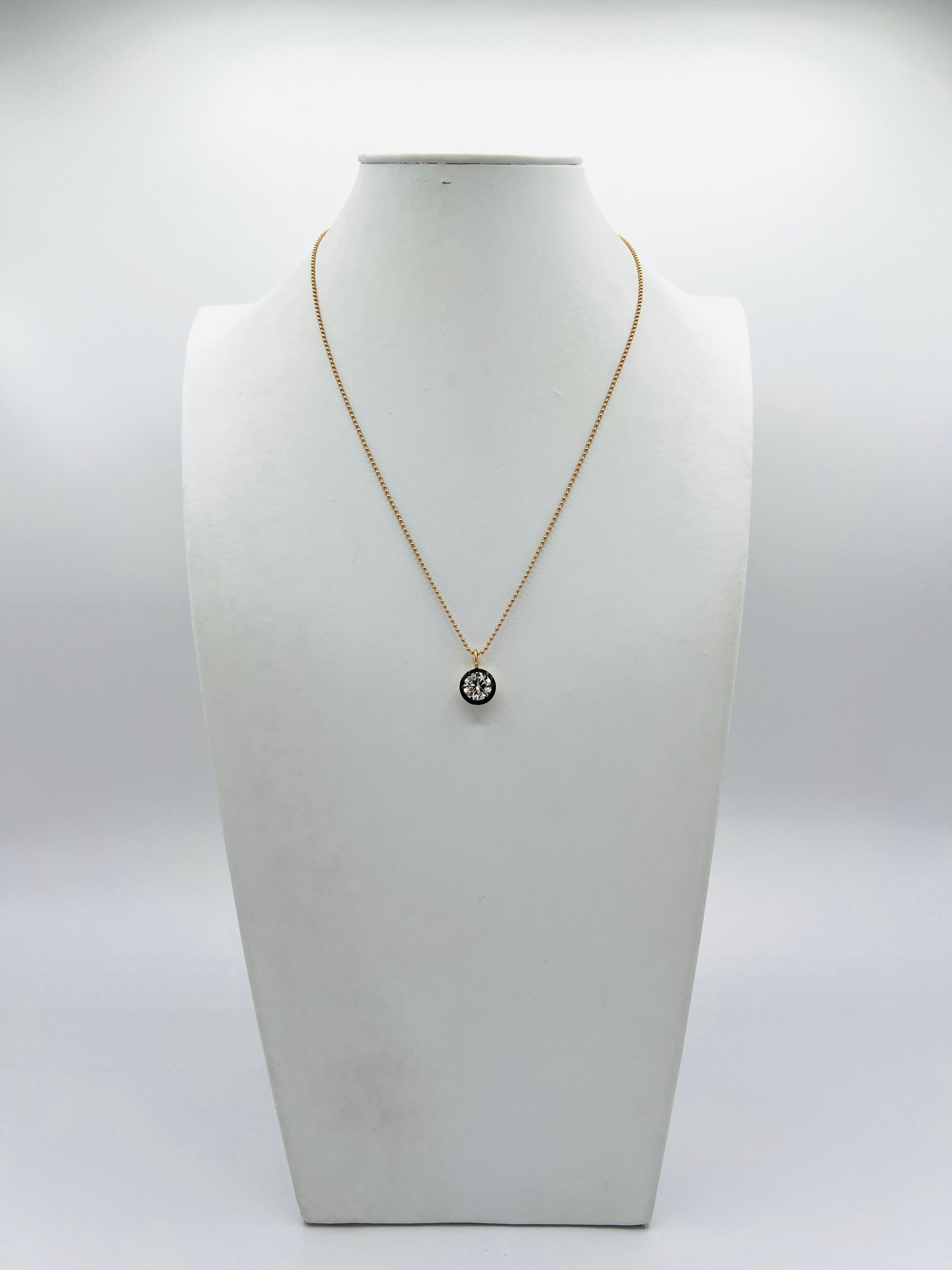 GIA Collana con diamante bianco rotondo da 2 carati in rodio nero e oro giallo 18 carati In condizioni Nuovo in vendita a Los Angeles, CA