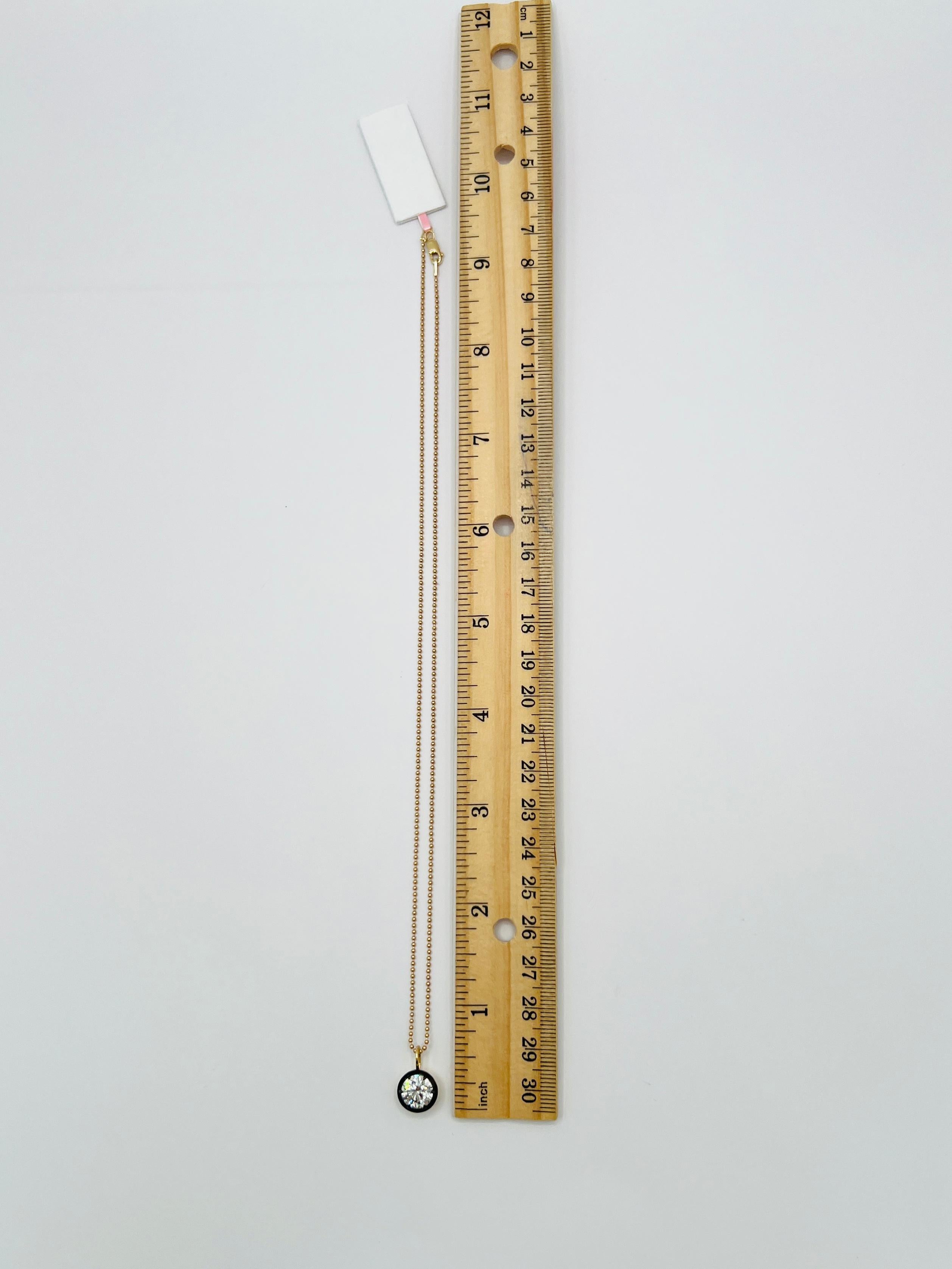 GIA Collana con diamante bianco rotondo da 2 carati in rodio nero e oro giallo 18 carati in vendita 3