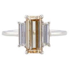 Anello con tre pietre in platino con diamante GIA da 2,00 carati di colore fantasia