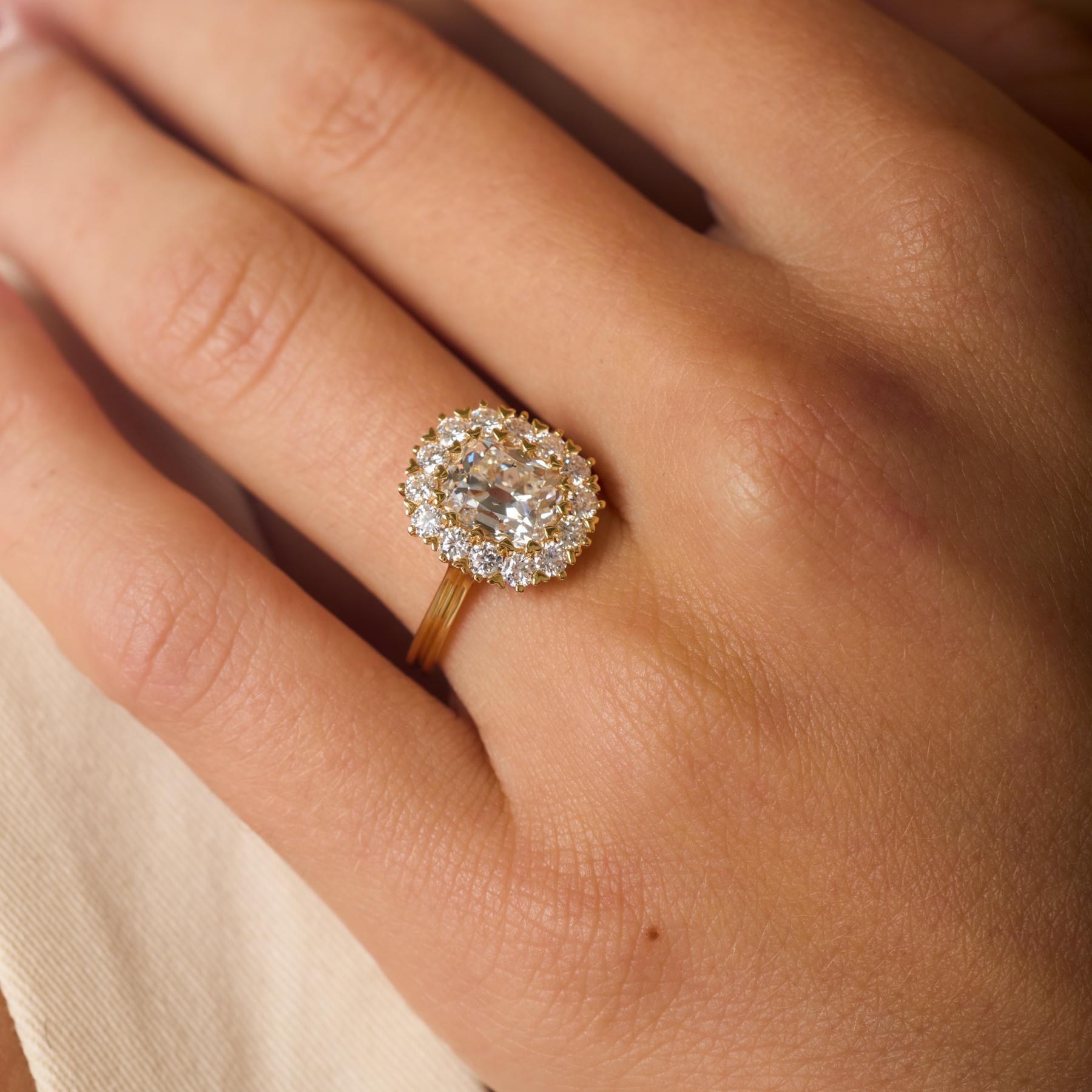 Taille vieille mine Bague de fiançailles en or jaune 18 carats GIA 2,00 carats diamant taille mine ancienne en vente