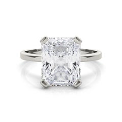 GIA 2.00 Carat Radiant Solitaire Basket 4-Prong  Bague en diamant