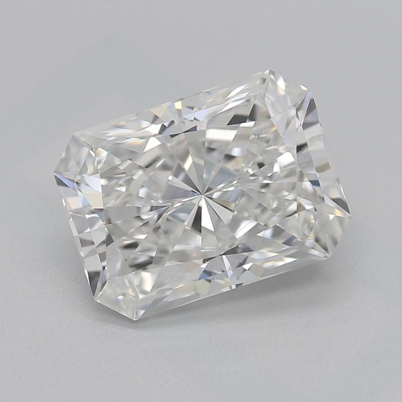 Dieser exquisite, in New York handgefertigte Diamantring verfügt über einen atemberaubenden Mittelstein, einen GIA-zertifizierten strahlenden Diamanten mit einem Gewicht von 2,00, der durch seine exquisite Brillanz und seinen Glanz besticht.