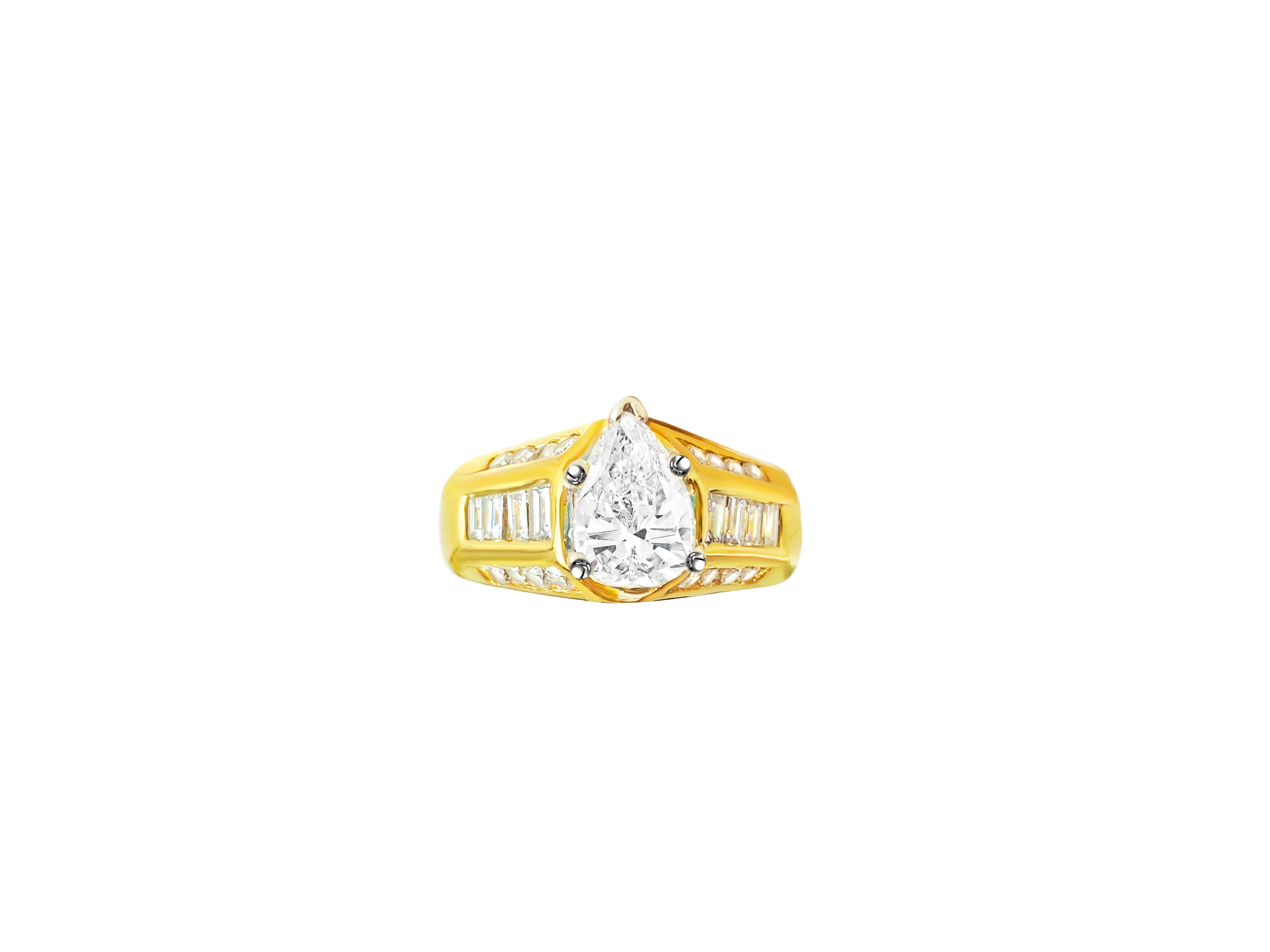 Baguette Cut *GIA* 2.00 CT Diamond Engagement Ring in 18K Gold. For Sale