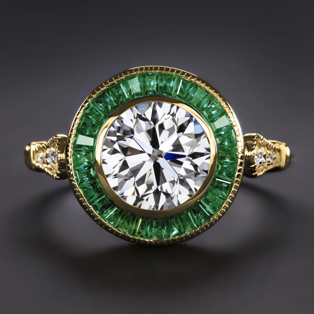 Cette magnifique bague de style Art déco est centrée sur un diamant rond brillant de 2,00 carats certifié par le GIA, de couleur I et de pureté VS2, avec un excellent polissage et une très bonne symétrie. Le diamant est brillant, vif et présente une