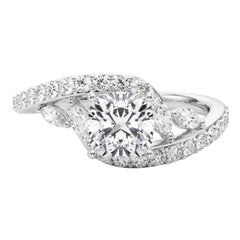 GIA 2.01 Carat Cushion Curved Bypass Leaf & Vine (feuille et vigne)  Bague en diamant