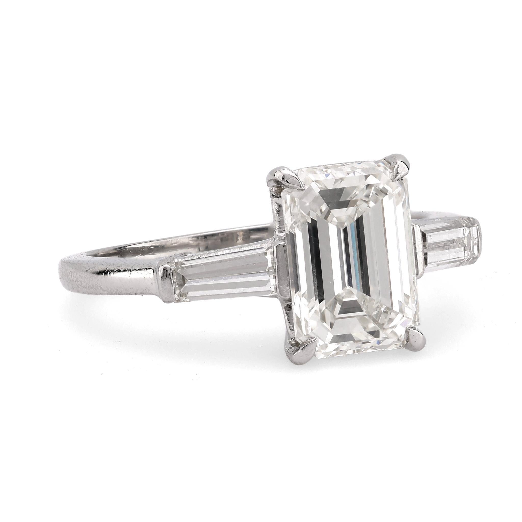 Modern GIA 2.01 carat emerald cut diamond platinum engagement ring For Sale