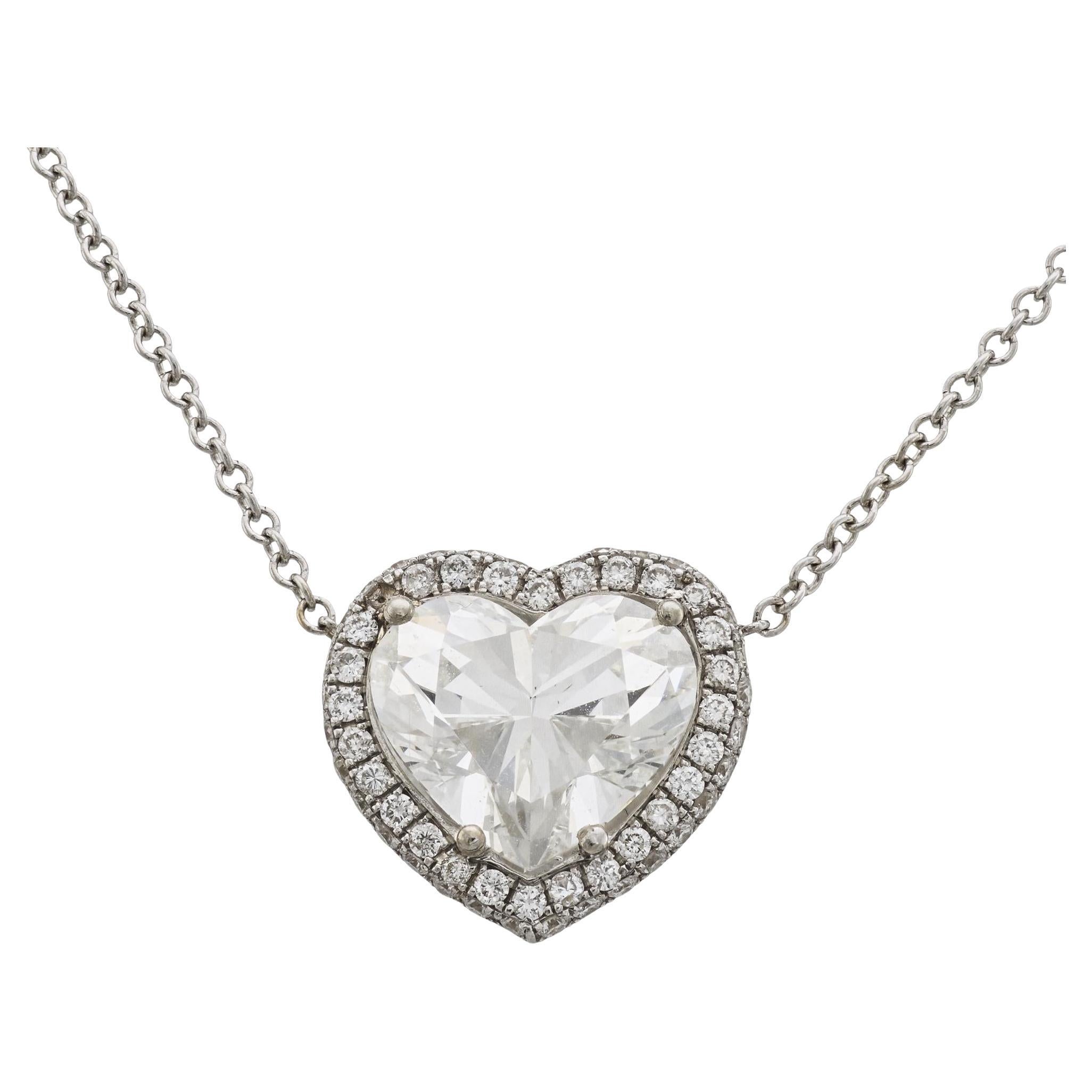 GIA Collier en or blanc 18 carats avec diamant en forme de cœur de 2,01 carats en vente