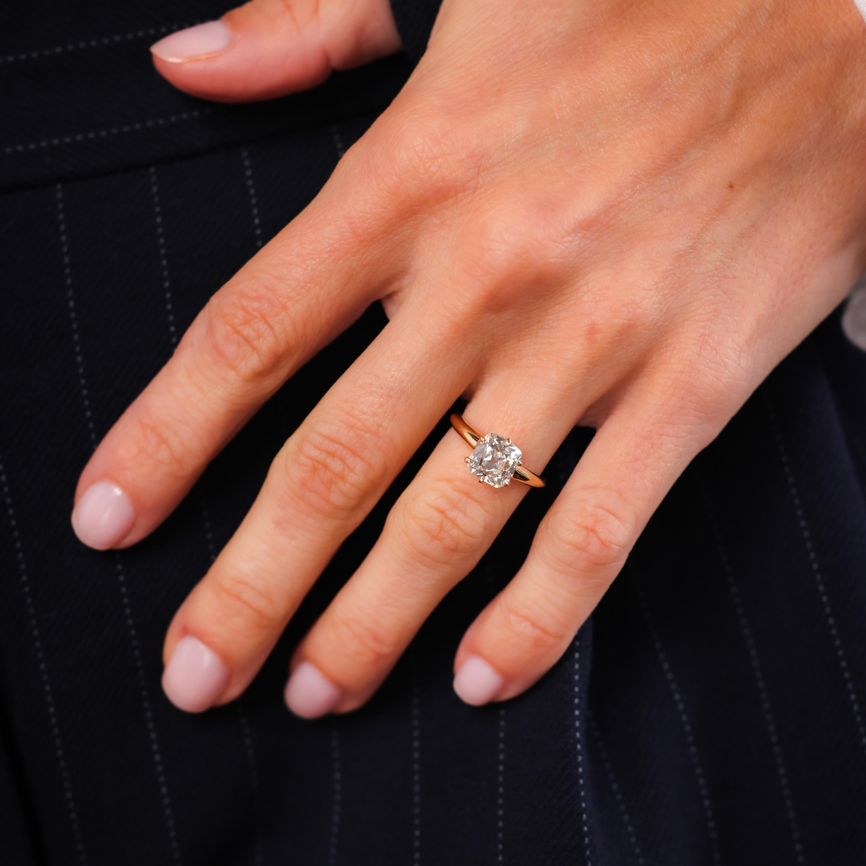 Verlobungsring aus 14 Karat Gelbgold mit GIA 2,01 Karat Diamant im alten Minenschliff (Alteuropäischer Brillantschliff)