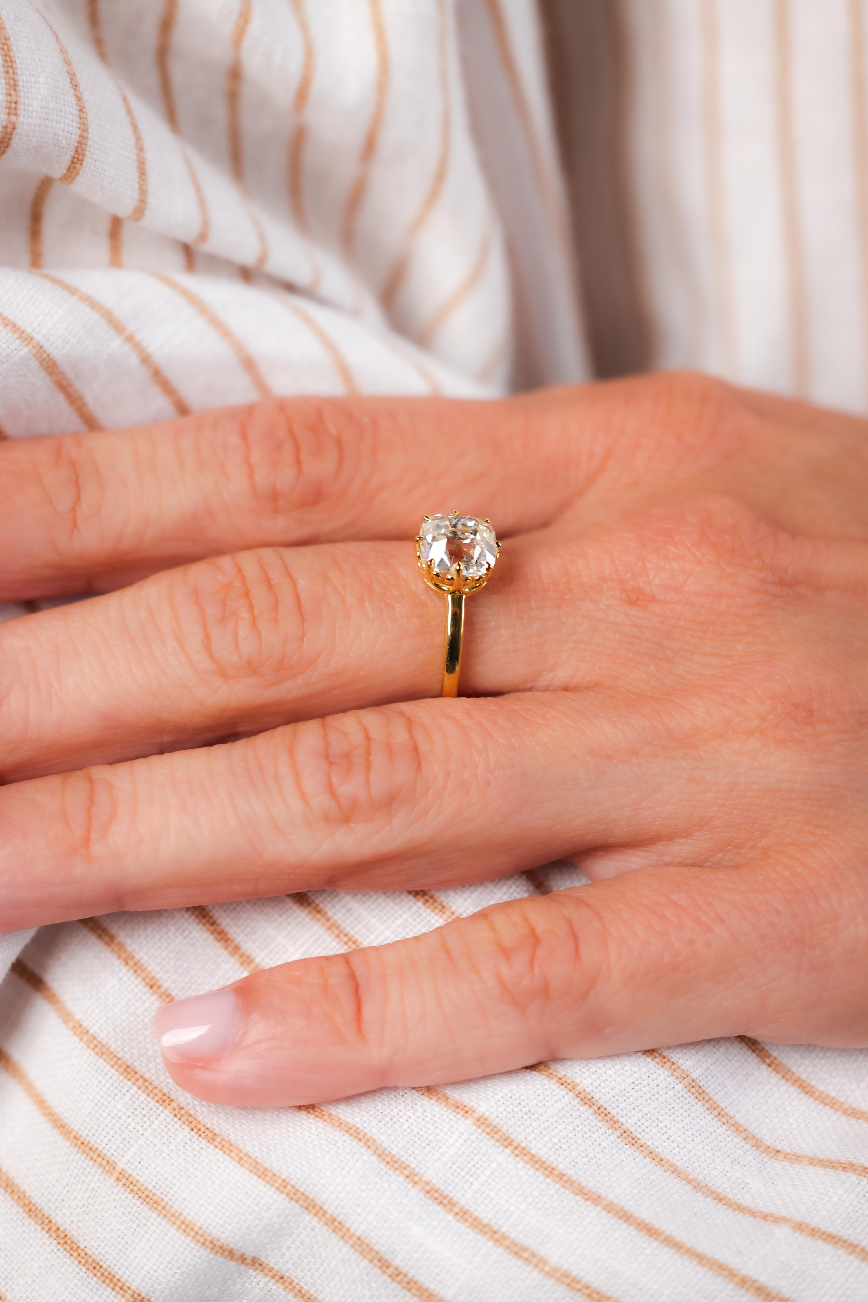 Verlobungsring aus 18 Karat Gelbgold mit GIA 2,01 Karat Diamant im alten Minenschliff (Alteuropäischer Brillantschliff)