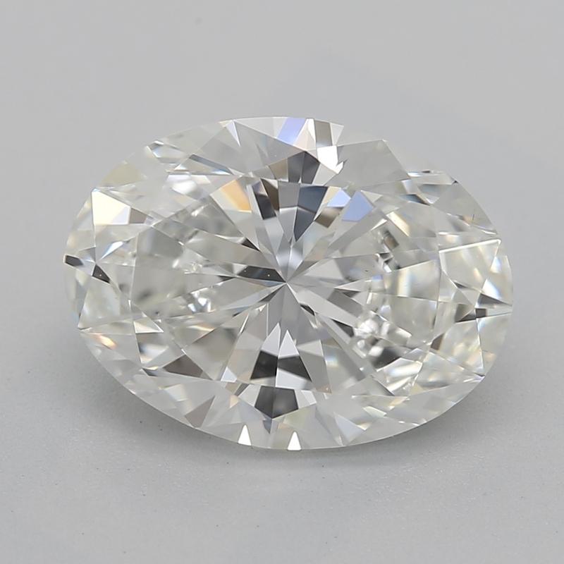 Realizzato a mano a New York, questo squisito anello con diamante presenta un magnifico centro con un diamante ovale del peso di 2,01, classificato H e VS2. Lo squisito gioco di luci sulle sfaccettature del diamante crea un'incantevole brillantezza,