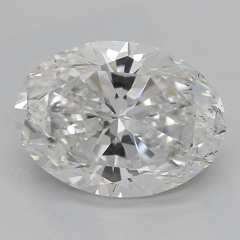 Ammira uno splendido anello di diamanti che incarna eleganza e raffinatezza. Al centro si trova un affascinante diamante ovale del peso di 2,01, magistralmente classificato E e SI1. Questo anello cattura la luce in modo meraviglioso, creando una