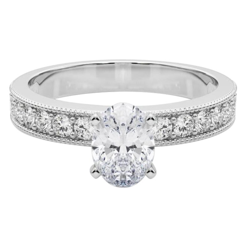 GIA Anello di diamanti ovali vintage con canale a grana fine da 2,01 carati in oro bianco 18 carati