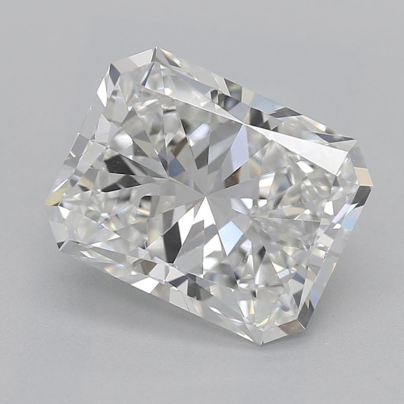 Eleva la tua collezione di gioielli con questo squisito anello con diamante che presenta una magnifica pietra centrale realizzata con un diamante radiante, del peso di ben 2.01. Classificato con un'abbagliante F e un VS2, questo diamante irradia una