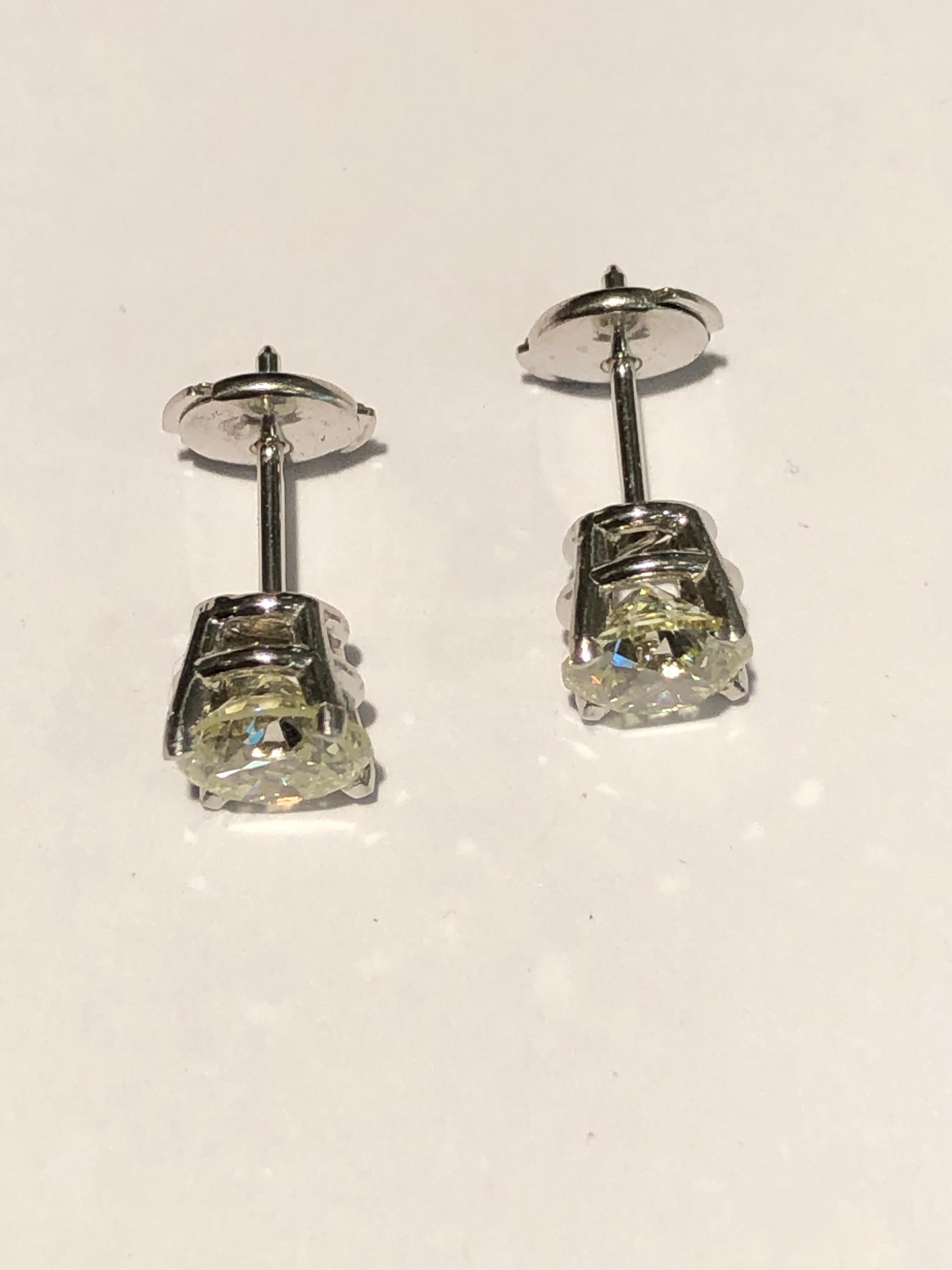 GIA 2,01 Karat Diamant-Ohrstecker mit rundem Brillantschliff 5